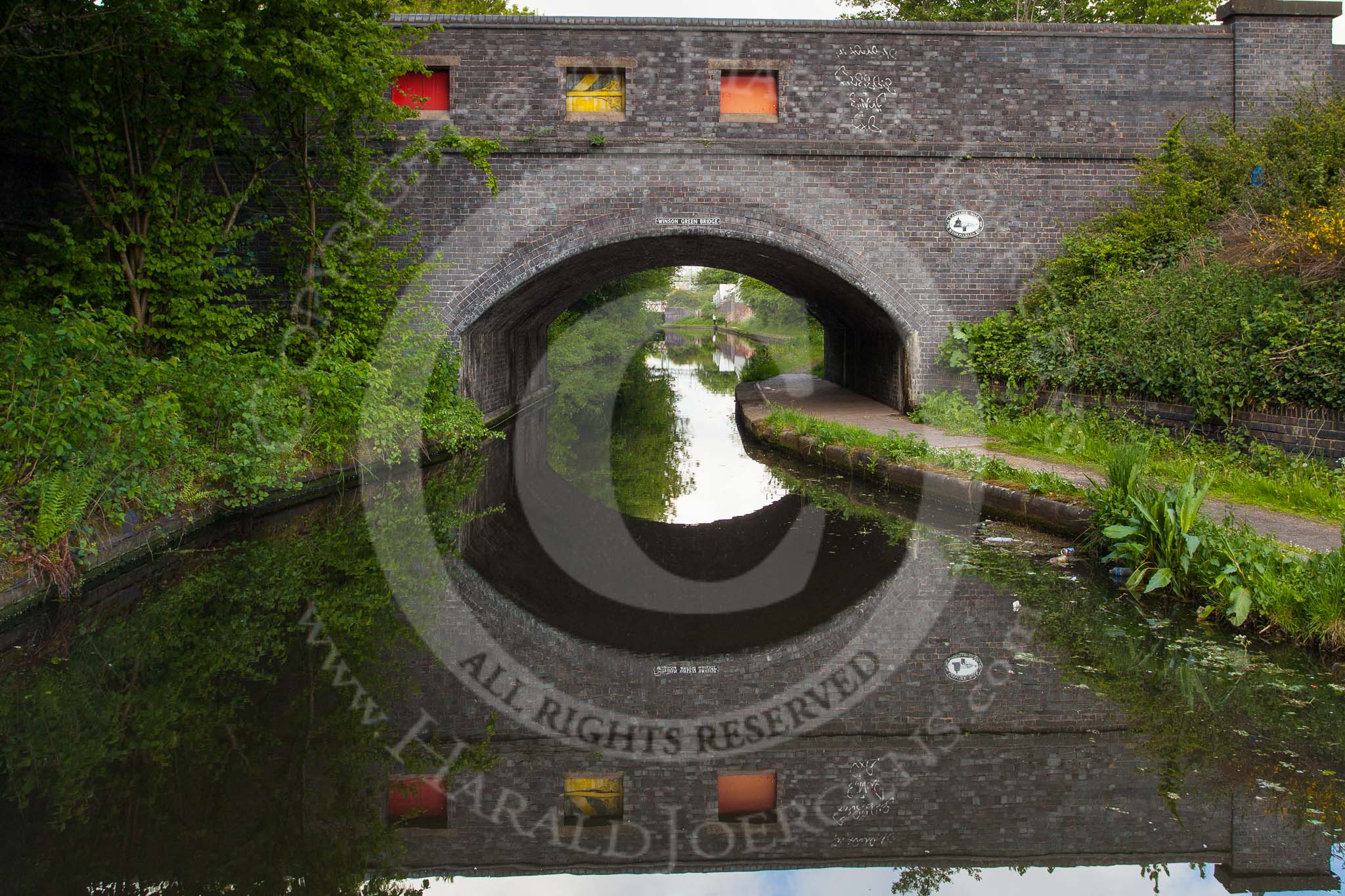 BCN Marathon Challenge 2013: Winson Green Bridge takes Winson Green Road over the Soho (Winson Green) Loop of the BCN Old Main Line. The plaque on the right of the bridge says "BCN Canalside Walk - Winson Green Rd"..
Birmingham Canal Navigation,


United Kingdom,
on 25 May 2013 at 08:32, image #60