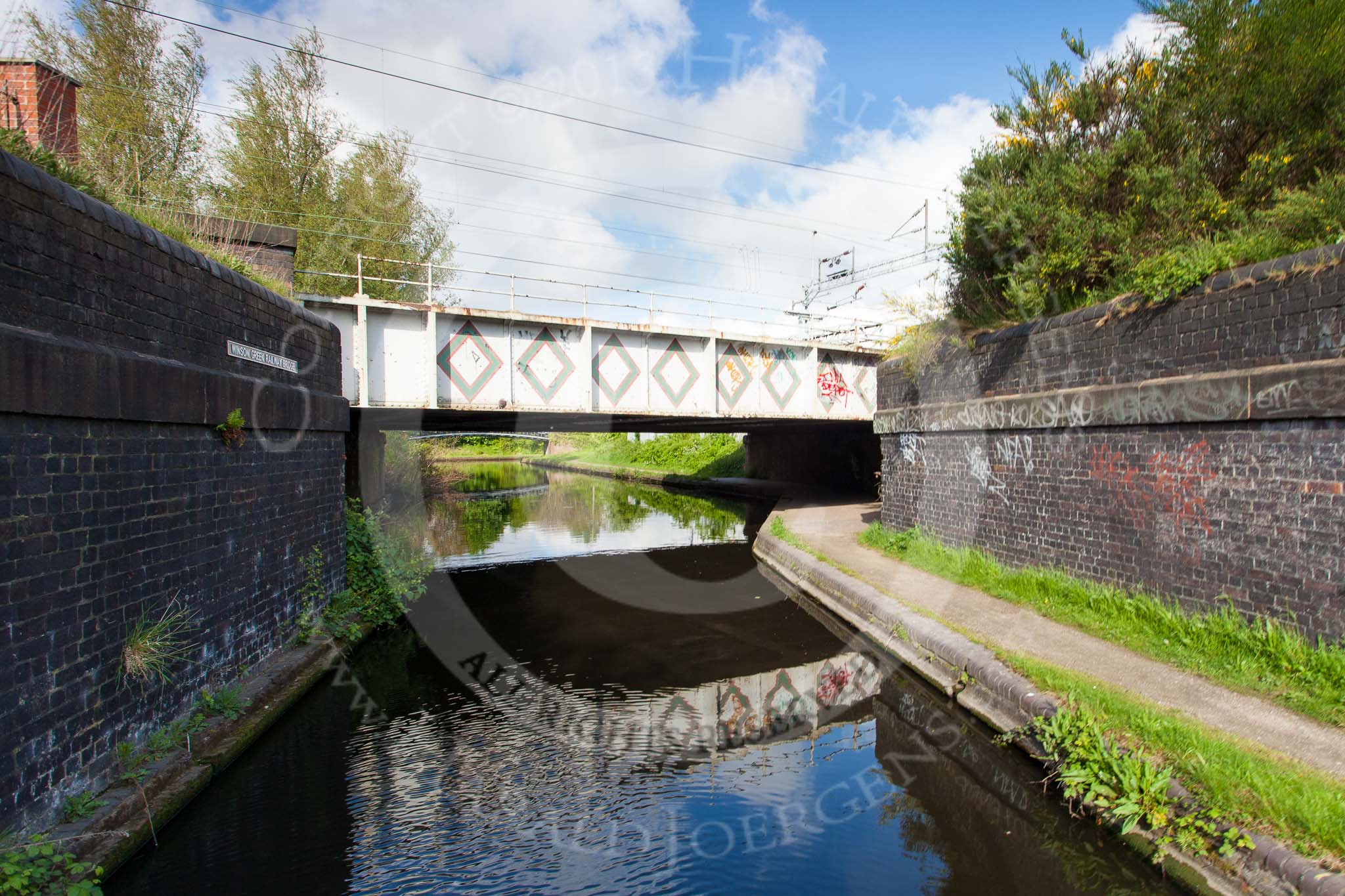 BCN Marathon Challenge 2013: Winson Green Railway Bridge on the Soho Loop (Winson Green Loop), part of the BCN Old Main Line. Just behind the bridge the junction bridge at the New Main Line..
Birmingham Canal Navigation,


United Kingdom,
on 25 May 2013 at 08:35, image #62