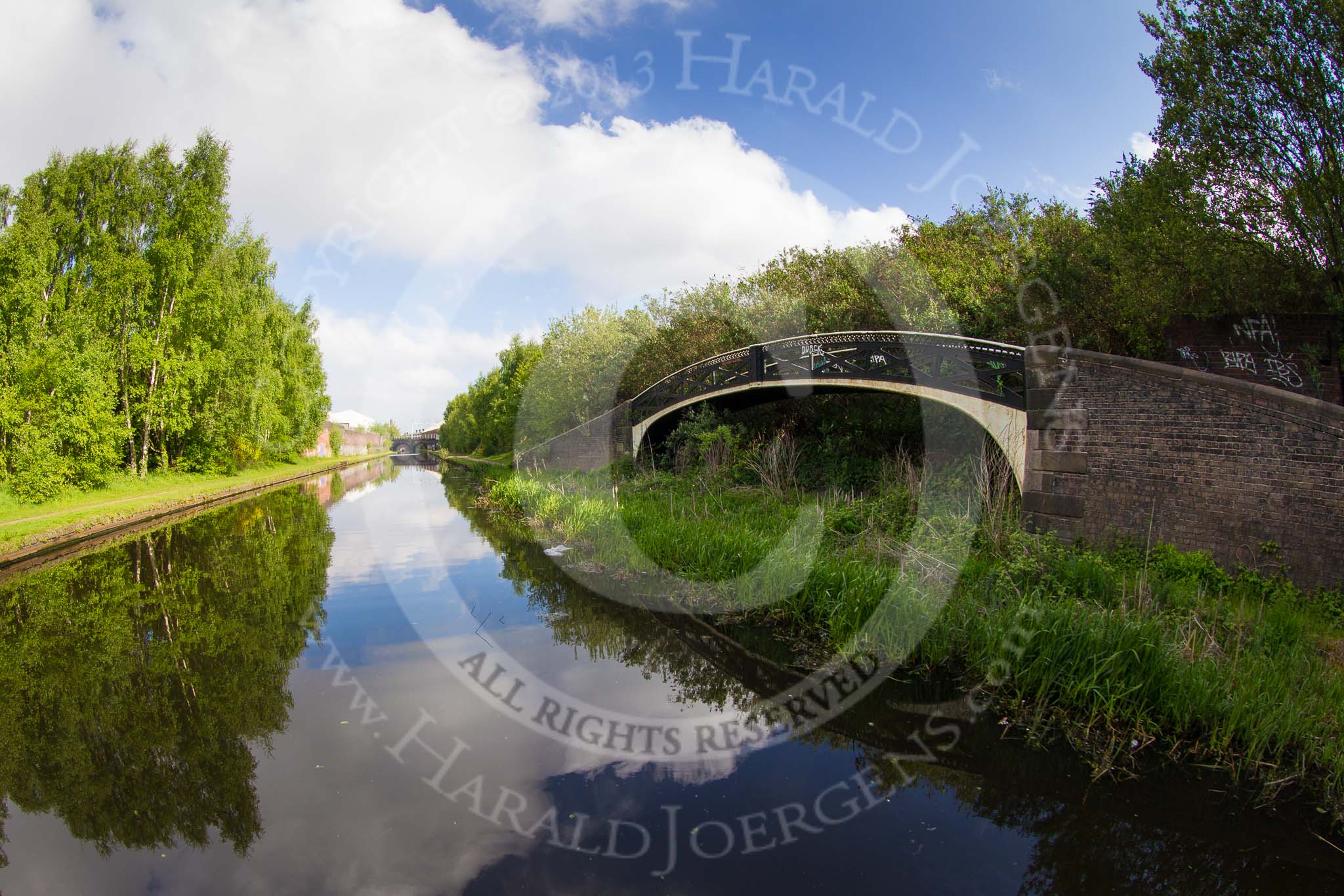 BCN Marathon Challenge 2013: On the right a Horseley Iron Works bridge carries the towpath over Avery's Basin, a part of the Old Main Line that first served Soho Foundry and then W & T Avery, the well known manufacturer of scales and weighing machines..
Birmingham Canal Navigation,


United Kingdom,
on 25 May 2013 at 08:43, image #76