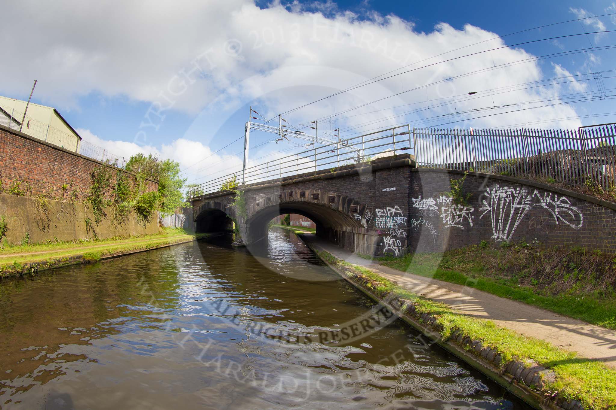 BCN Marathon Challenge 2013: Avery Rail Bridge at the BCN New Main Line, close to Avery's Basin. W & T Avery, the well known manufacturer of scales and weighing machines, had a factory at the site of the former Soho Foundry, closeby..
Birmingham Canal Navigation,


United Kingdom,
on 25 May 2013 at 08:45, image #78