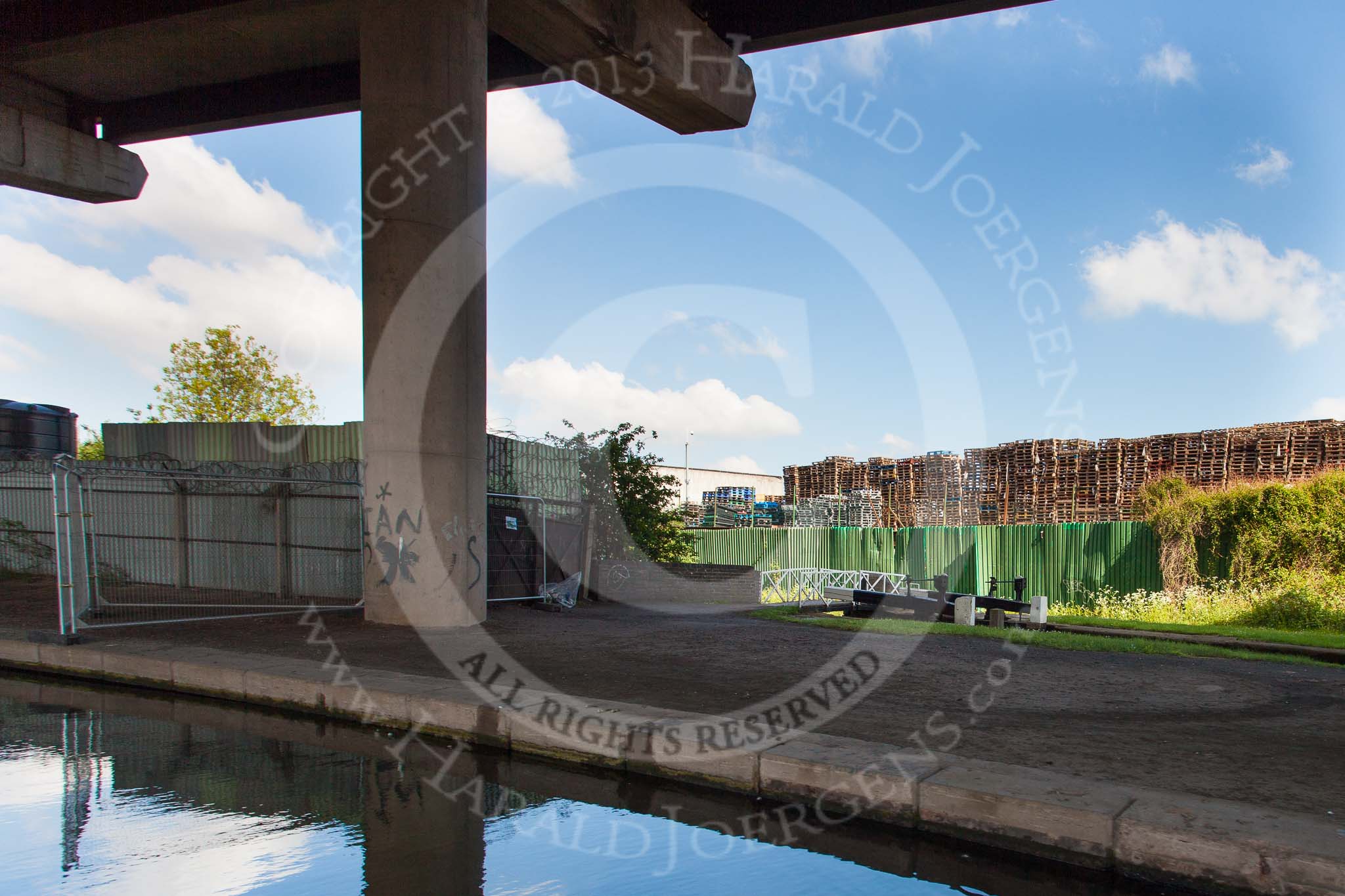 BCN Marathon Challenge 2013: Spon Lane Junction on the BCN Old Main Line, almost completely covered by the M5 motorway..
Birmingham Canal Navigation,


United Kingdom,
on 25 May 2013 at 09:48, image #126