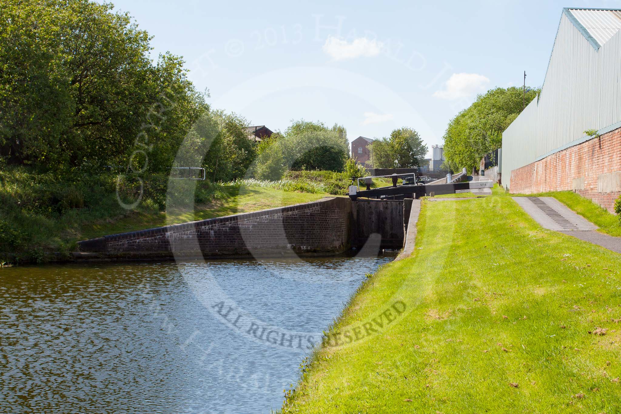 BCN Marathon Challenge 2013: The Titford canal - Lock No. 5 seen from the bottom lock. The six locks have side ponds (gate on the left side) so save water..
Birmingham Canal Navigation,


United Kingdom,
on 25 May 2013 at 10:32, image #143