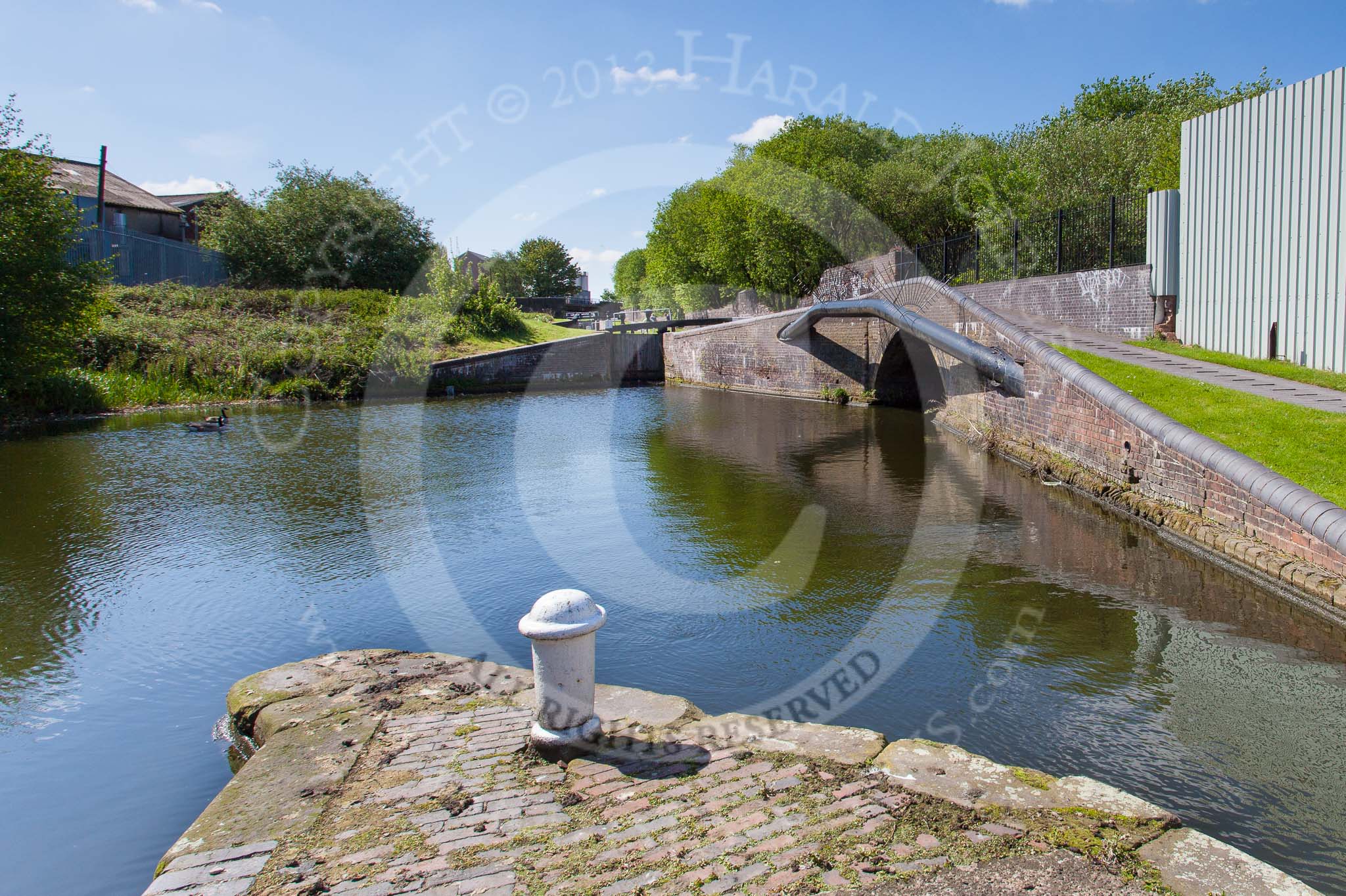 BCN Marathon Challenge 2013: The Titford Canal - between Oldbury Locks No. 4 and No. 3 the factory bridge on the right once lead to the Jim Crown Branch ("The Crow"), serving Albright & Wilson Chemical Works..
Birmingham Canal Navigation,


United Kingdom,
on 25 May 2013 at 10:40, image #144