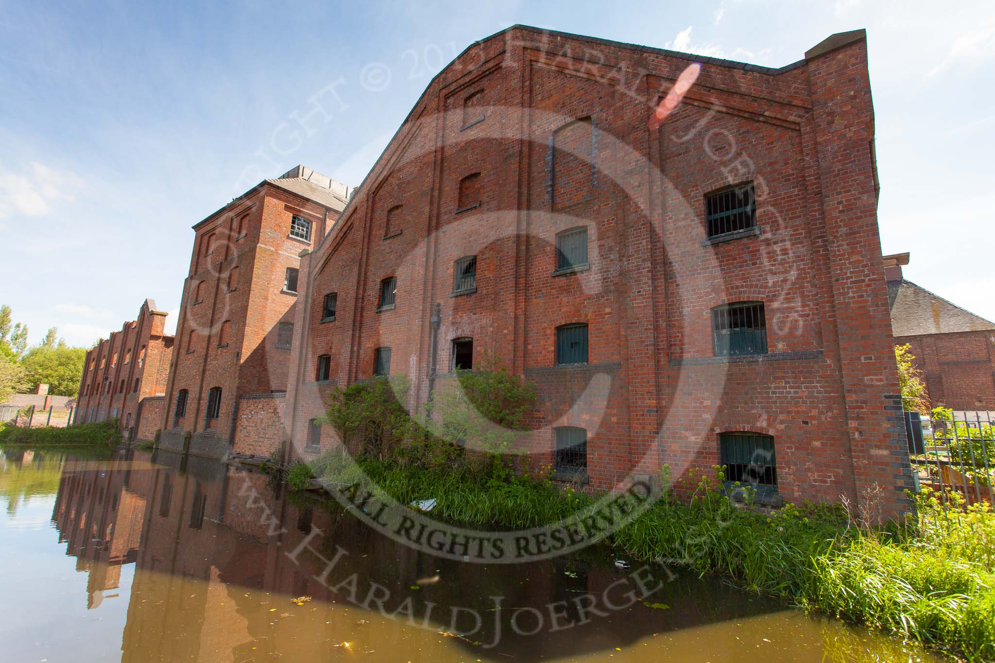 BCN Marathon Challenge 2013: The Titford Canal - the site of Langley Maltings, a (former?) BCN landmark and listed building..
Birmingham Canal Navigation,


United Kingdom,
on 25 May 2013 at 11:37, image #161