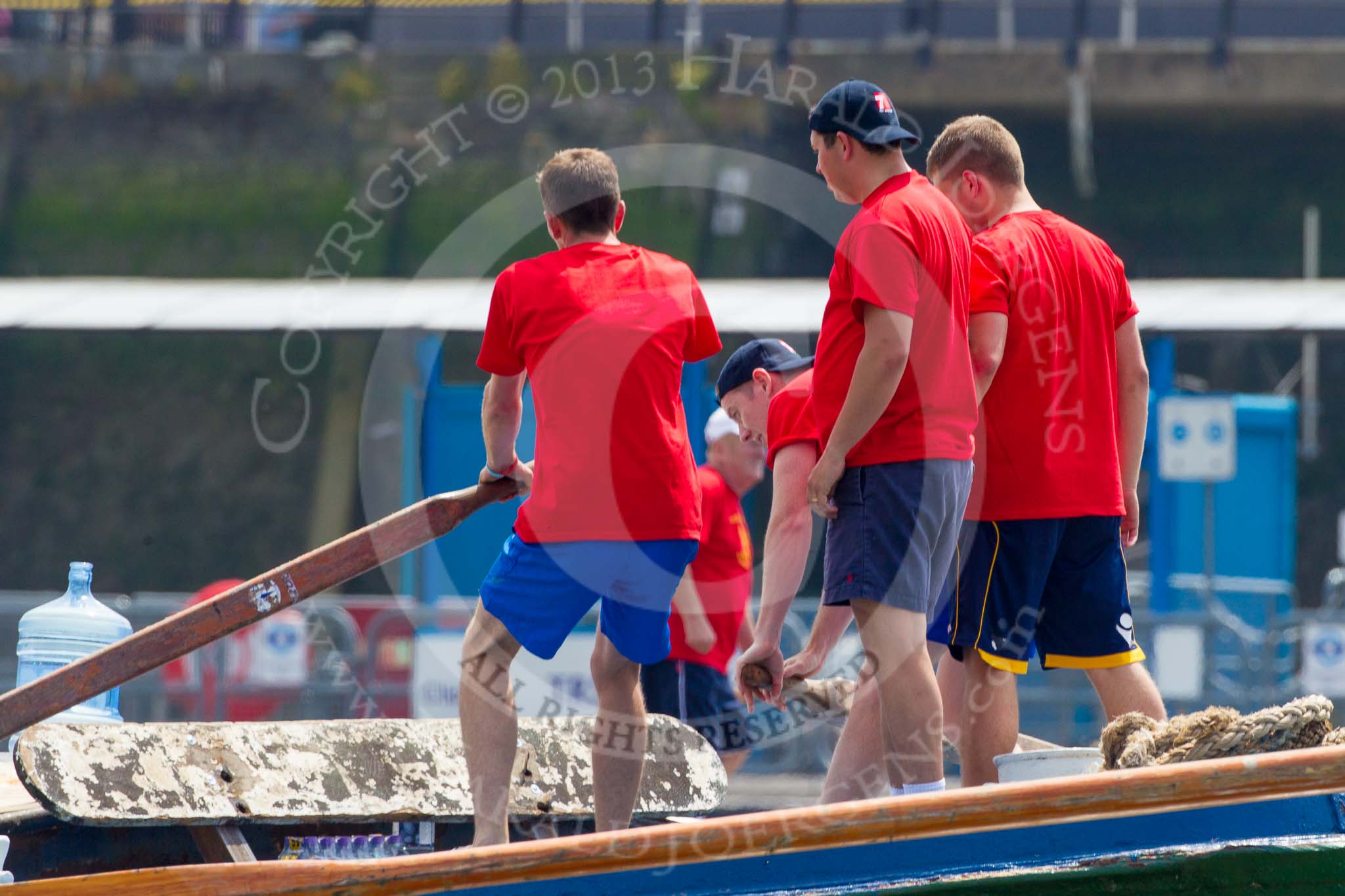 TOW River Thames Barge Driving Race 2013: The crew of barge "Jane", by the RMT Union,, rowing the barge from the start..
River Thames between Greenwich and Westminster,
London,

United Kingdom,
on 13 July 2013 at 12:35, image #107