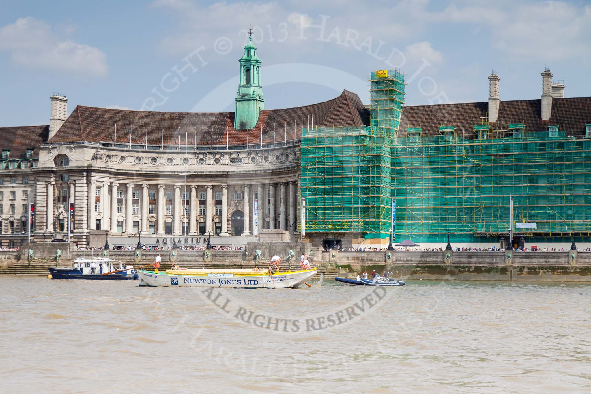 TOW River Thames Barge Driving Race 2013: Barge "Hoppy", by GPS Fabrication, at the London Eye, close to the finish of the race at Westminster Bridge..
River Thames between Greenwich and Westminster,
London,

United Kingdom,
on 13 July 2013 at 14:26, image #463