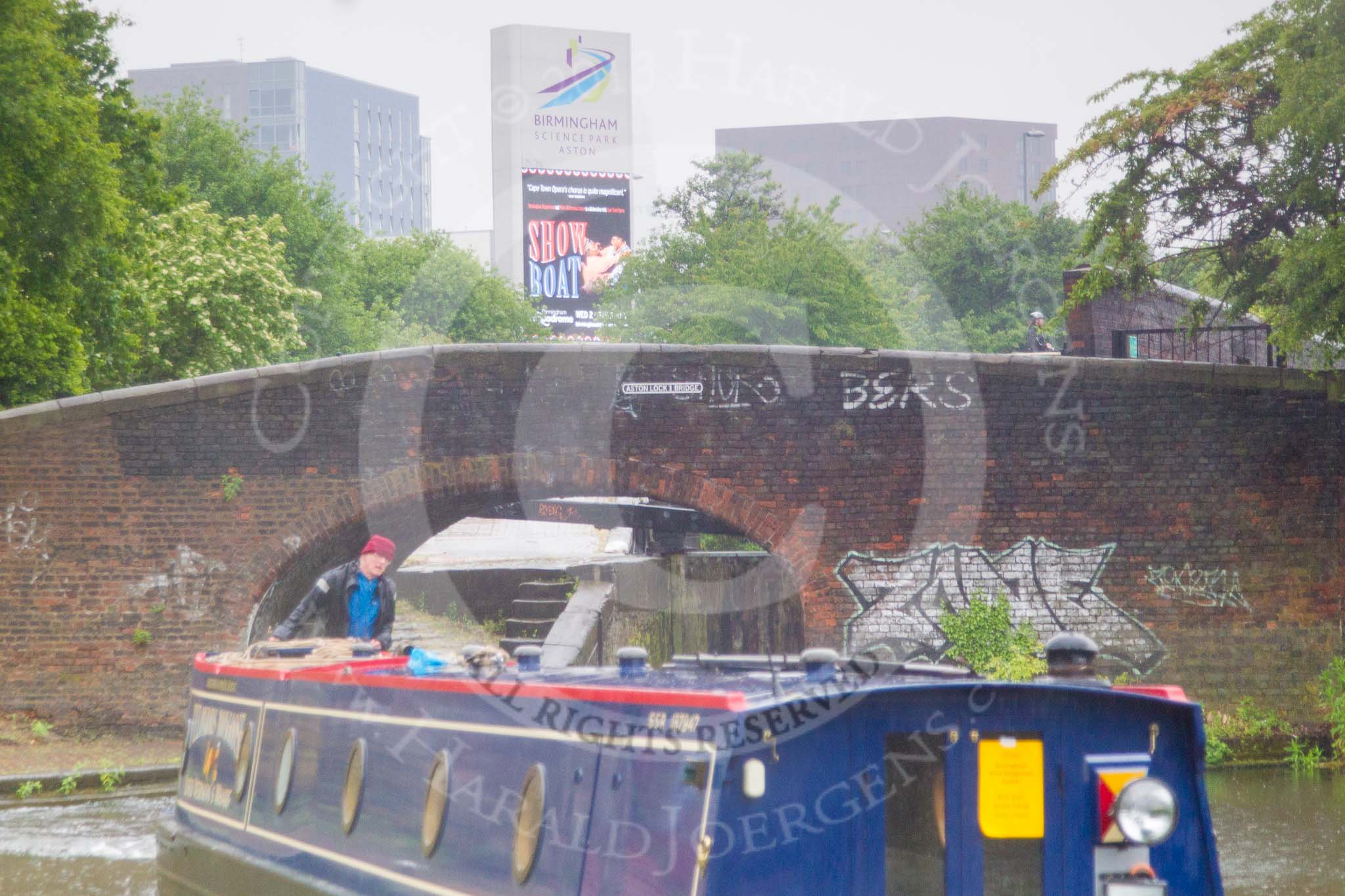 BCN Marathon Challenge 2014: Narrowboat Felonious Mongoose leaving Aston Top Lock on the Birmingham & Fazeley Canal, just below a huge Birmingham Science Park billboard for "Show Boat"..
Birmingham Canal Navigation,


United Kingdom,
on 24 May 2014 at 10:26, image #105