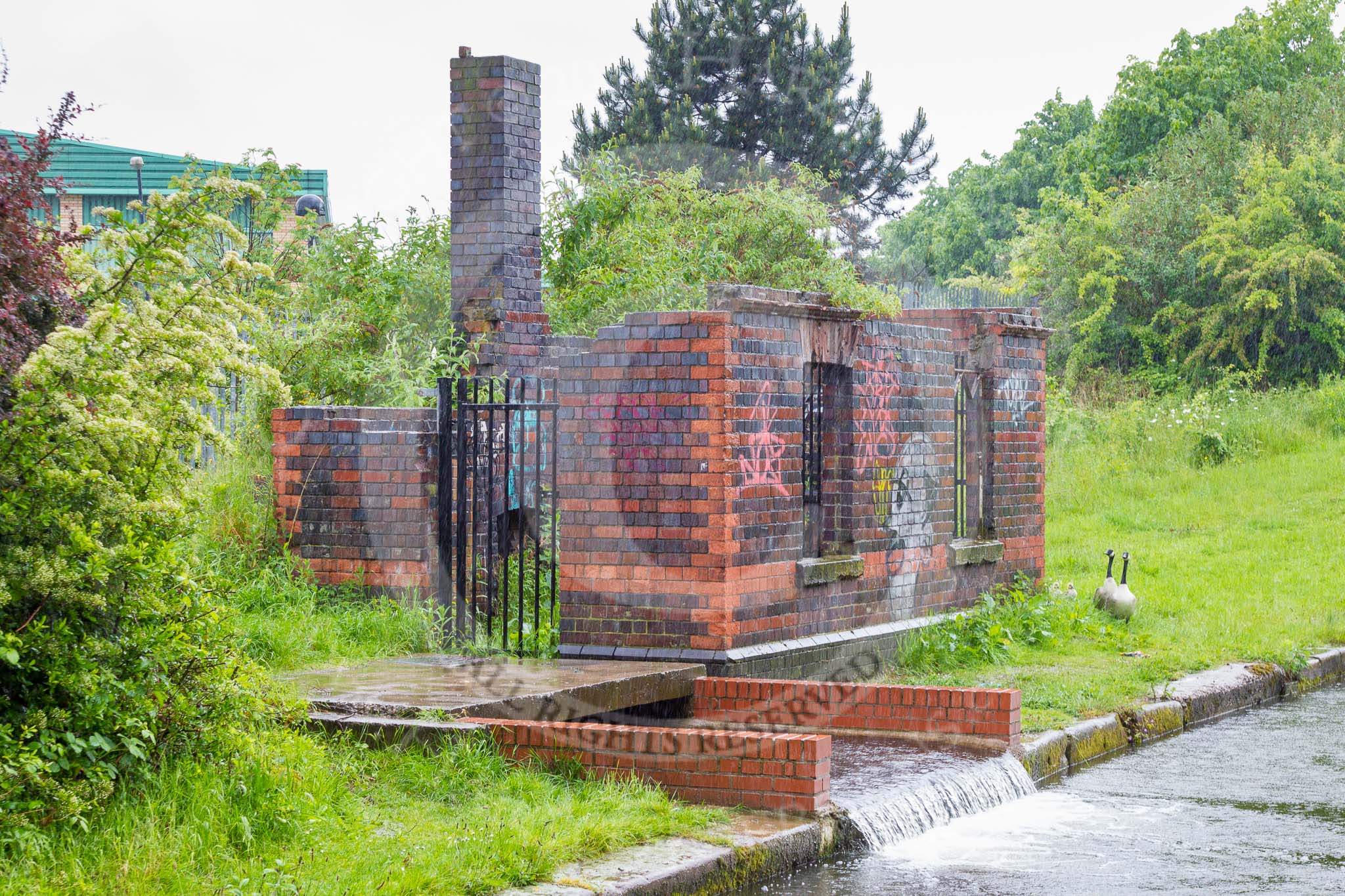 BCN Marathon Challenge 2014: Remains of a canalside building close to  Salford Junction on the Tame Valley Canal. Is it the pumping station?.
Birmingham Canal Navigation,


United Kingdom,
on 24 May 2014 at 12:09, image #113