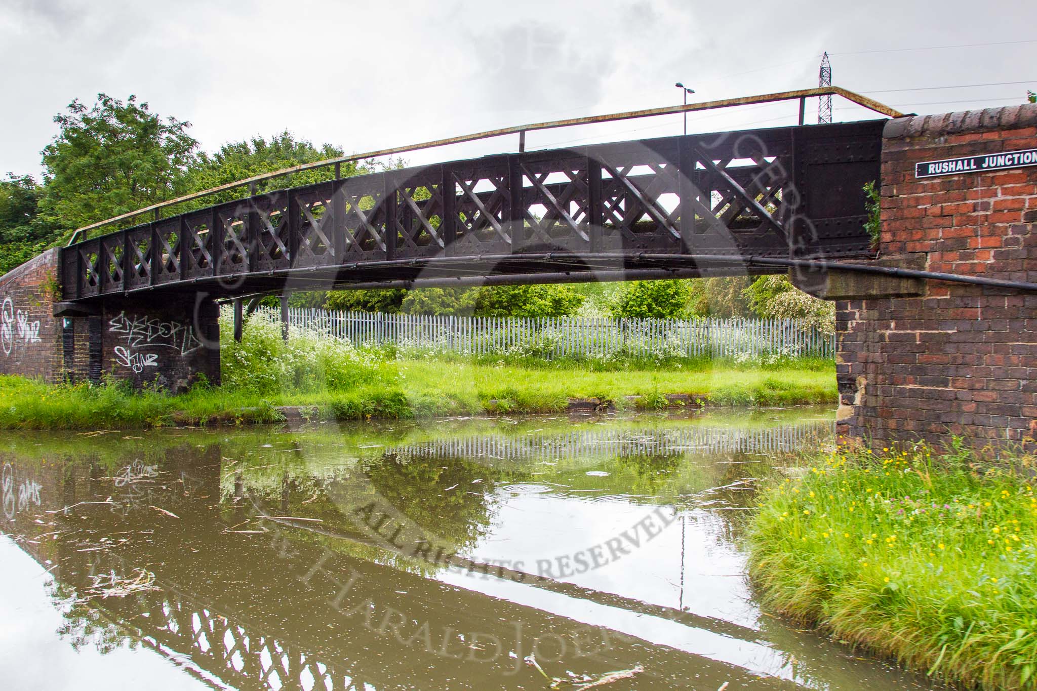 BCN Marathon Challenge 2014: Rushall Junction on the Tame Valley Canal, with the Rushall Canal on the right.
Birmingham Canal Navigation,


United Kingdom,
on 24 May 2014 at 14:56, image #135