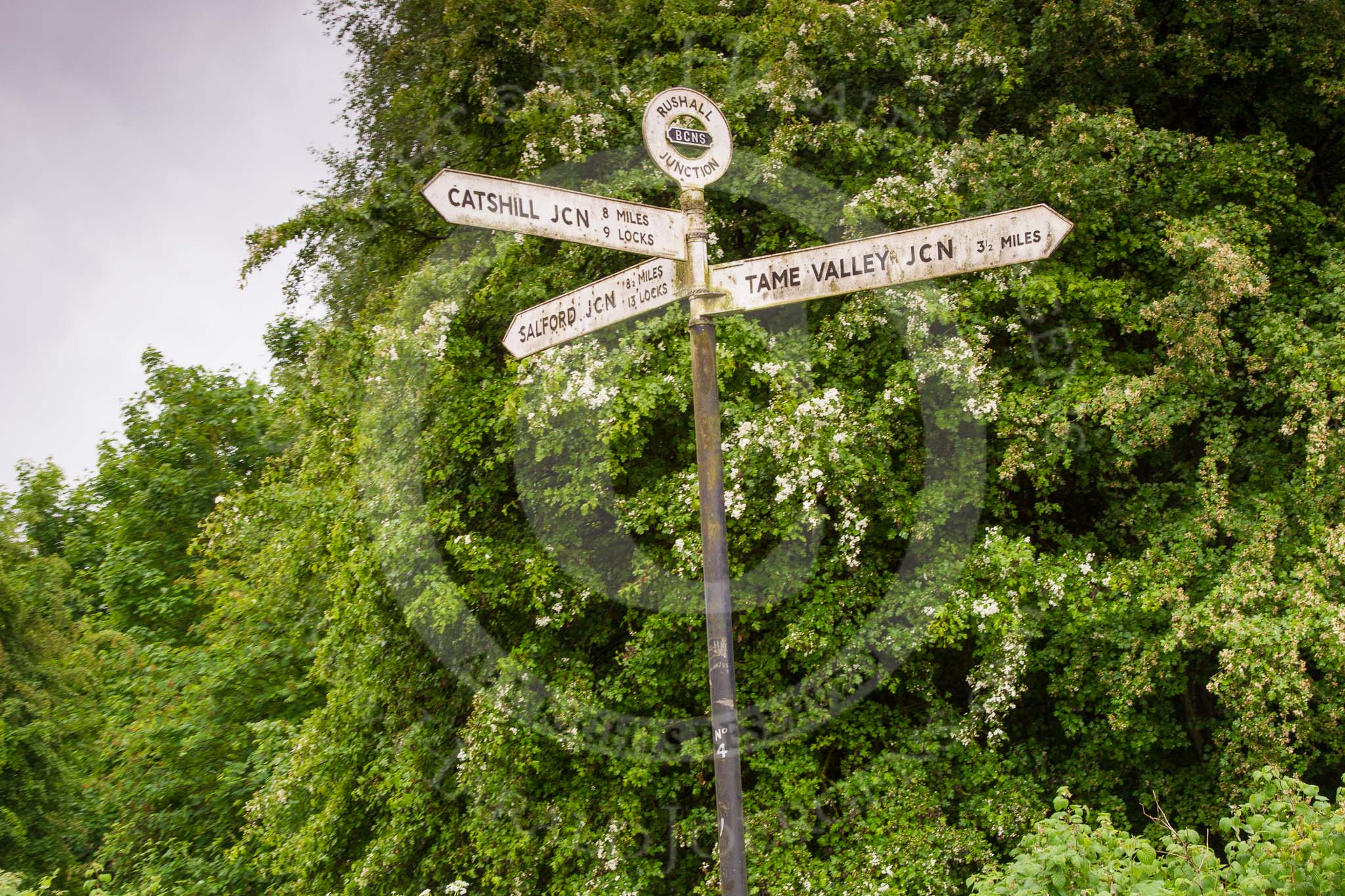 BCN Marathon Challenge 2014: Rushall Junction signpost on the Tame Valley Canal. The three possible directions are "Salford Junction 8 1/2 miles, 13 locks", "Catshill Junction 8 miles 9 locks", and "Tame Valley Junction 3 1/2 miles".
Birmingham Canal Navigation,


United Kingdom,
on 24 May 2014 at 14:56, image #136