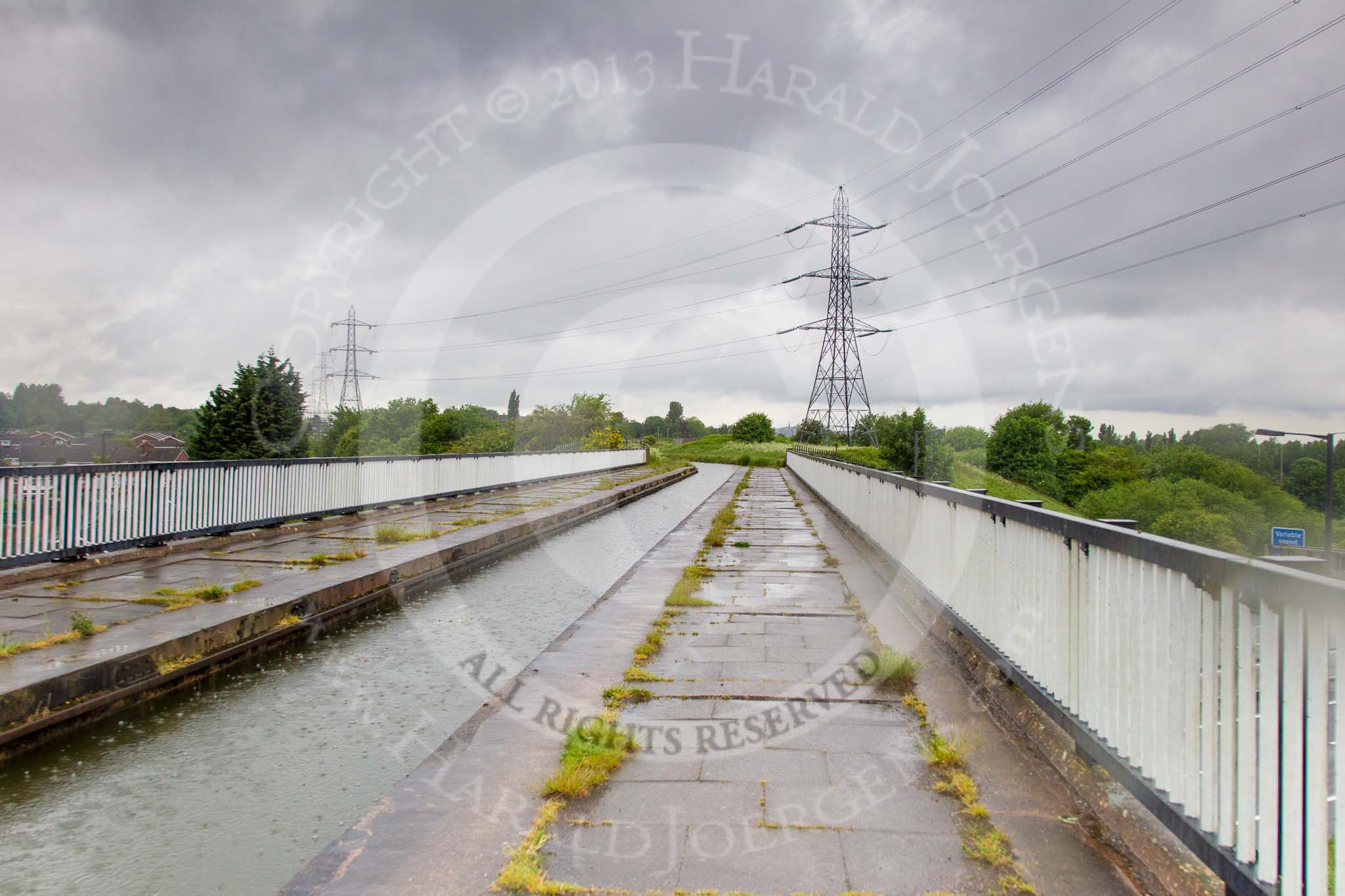 BCN Marathon Challenge 2014: Concrete through aqueduct over the M5 motorway.
Birmingham Canal Navigation,


United Kingdom,
on 24 May 2014 at 15:06, image #142