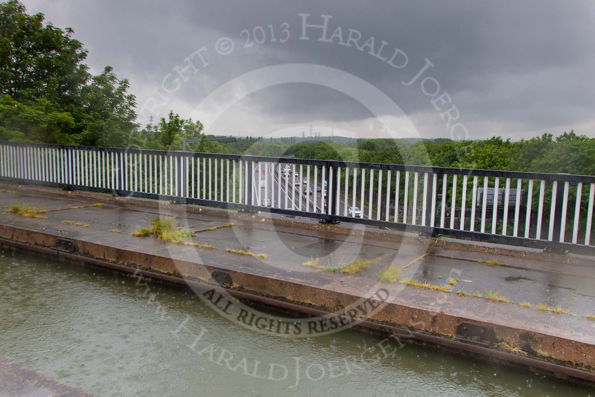 BCN Marathon Challenge 2014: Concrete through aqueduct over the M5 motorway.
Birmingham Canal Navigation,


United Kingdom,
on 24 May 2014 at 15:07, image #143