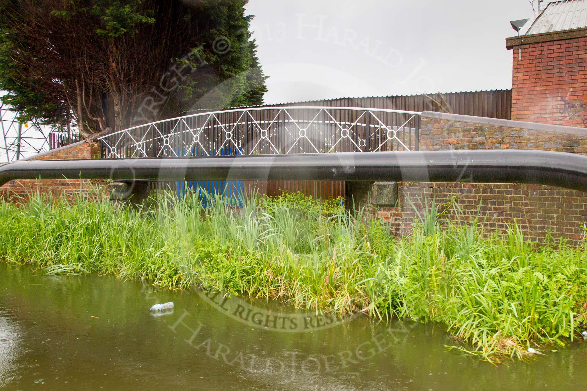 BCN Marathon Challenge 2014: Factory bridge on the Tame Valley Canal near Crankhall Lane Bridge. The arm, still tracable, once served an iron foundry.
Birmingham Canal Navigation,


United Kingdom,
on 24 May 2014 at 15:27, image #151