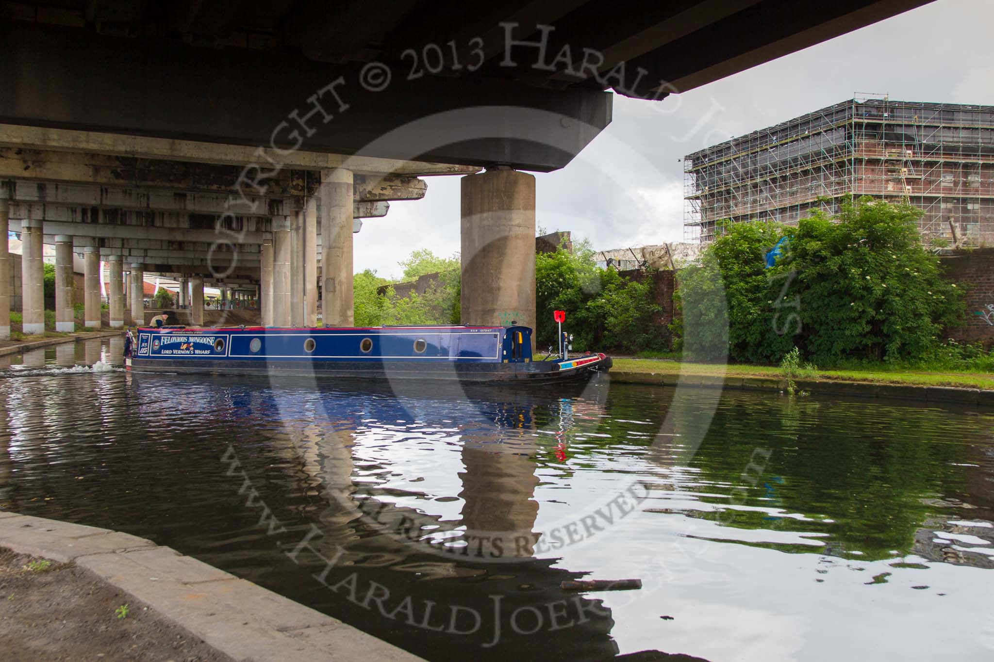 BCN Marathon Challenge 2014: Felonious Mongoose turning right at Spon Lane Junction on the Old Main Line after leaving Spon Lane Top Lock.
Birmingham Canal Navigation,


United Kingdom,
on 24 May 2014 at 18:07, image #172