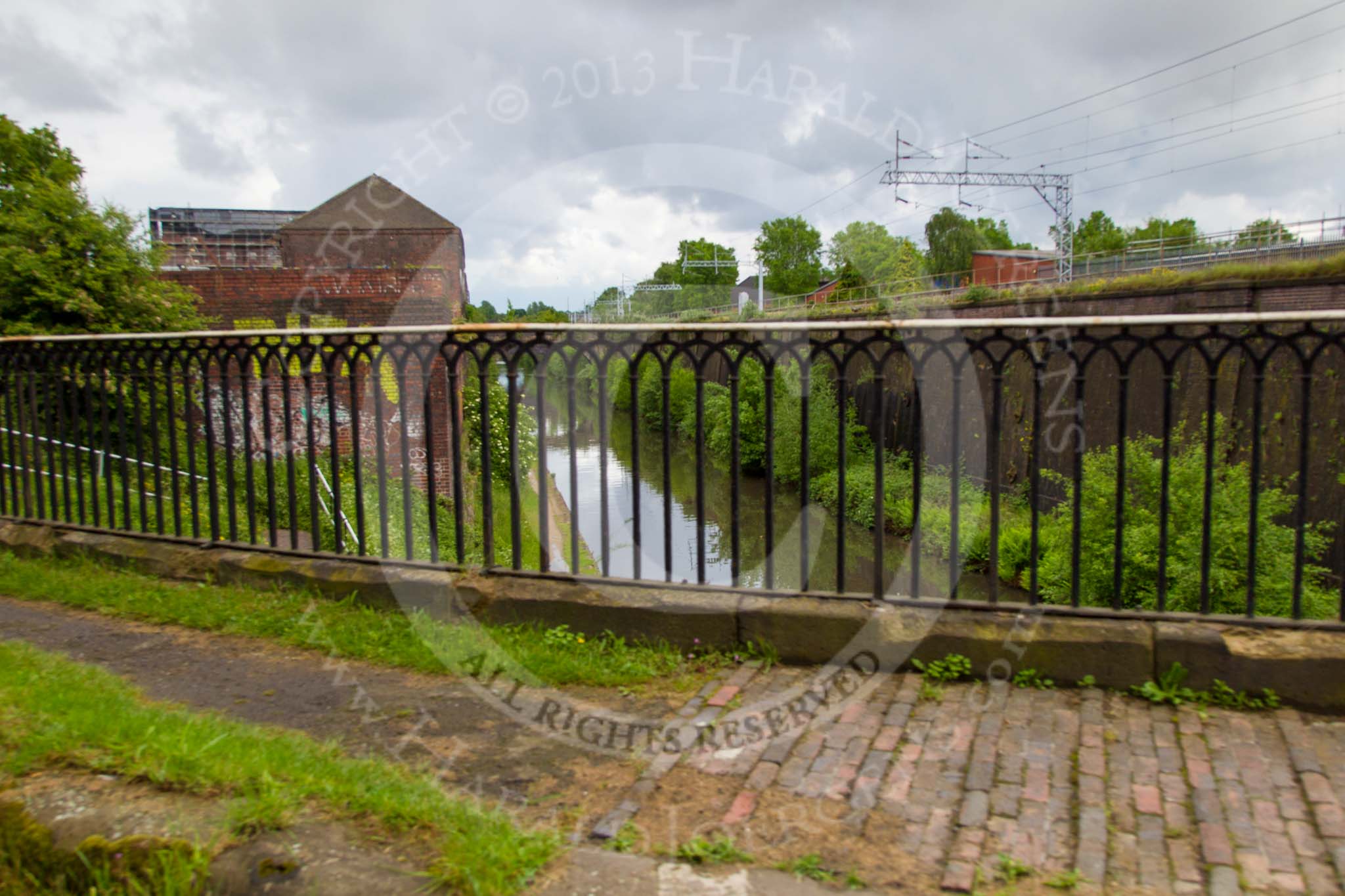 BCN Marathon Challenge 2014: Looking down from the Old Main Line to the New Main Line at Stewart Aqueduct.
Birmingham Canal Navigation,


United Kingdom,
on 24 May 2014 at 18:10, image #176