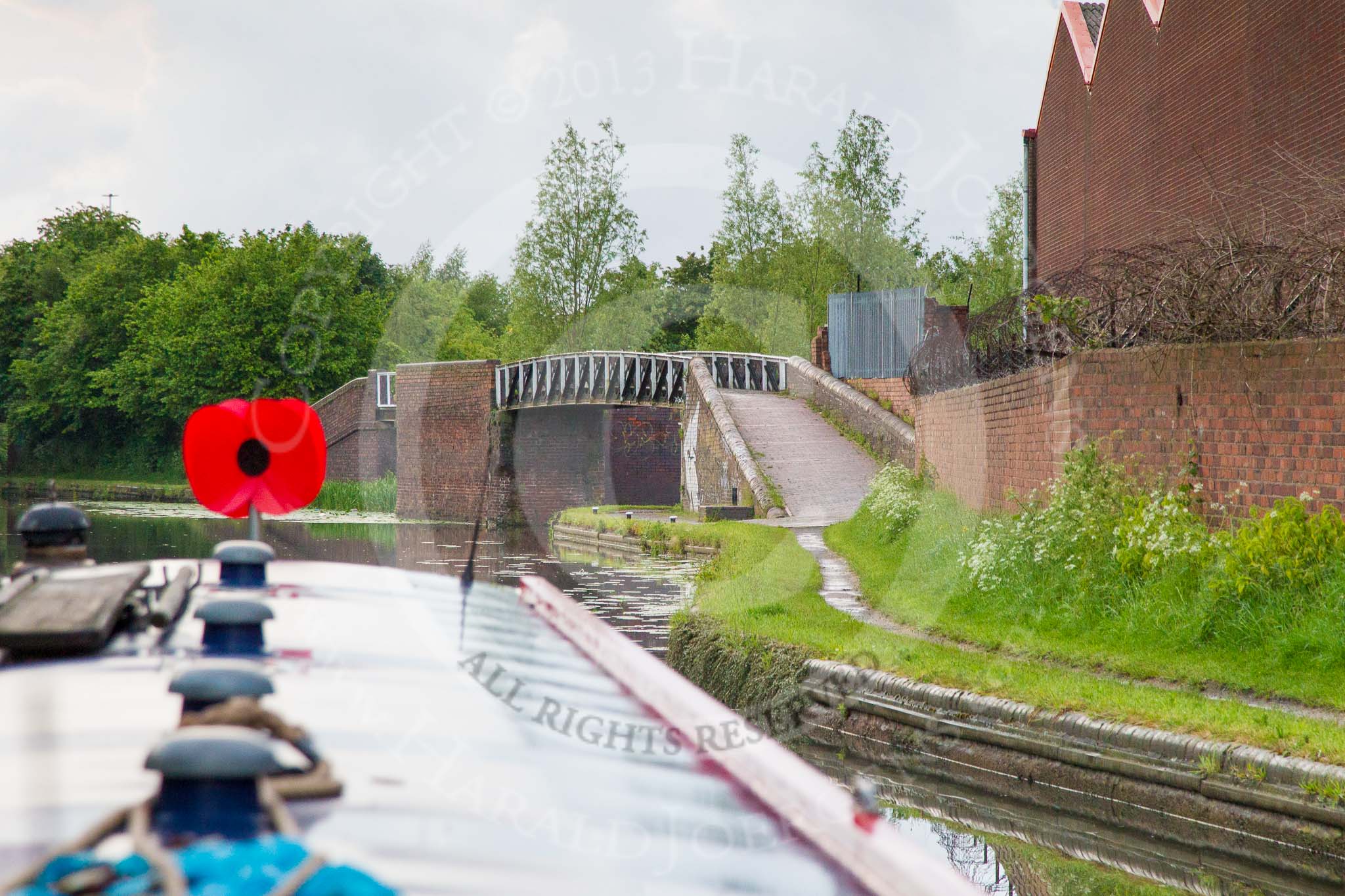 BCN Marathon Challenge 2014: Brades Hall Junction seen from the Old Main Line. The Gower Branch (on the right) connects the the Old Main Line with the New Main Line, via the Brades Locks, at Albion Junction.
Birmingham Canal Navigation,


United Kingdom,
on 24 May 2014 at 20:40, image #182