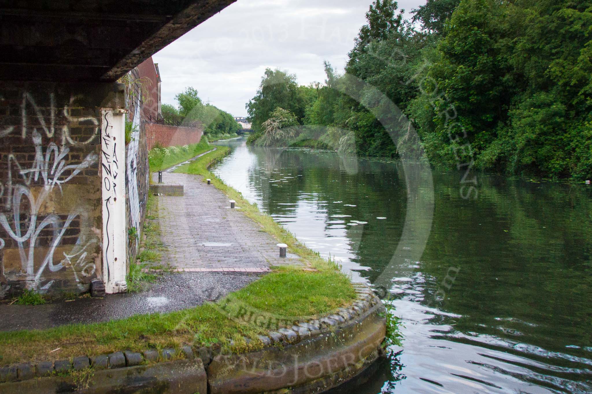 BCN Marathon Challenge 2014: Brades Hall Junction seen from the Old Main Line. The Gower Branch (on the left) connects the the Old Main Line with the New Main Line, via the Brades Locks, at Albion Junction.
Birmingham Canal Navigation,


United Kingdom,
on 24 May 2014 at 20:44, image #183