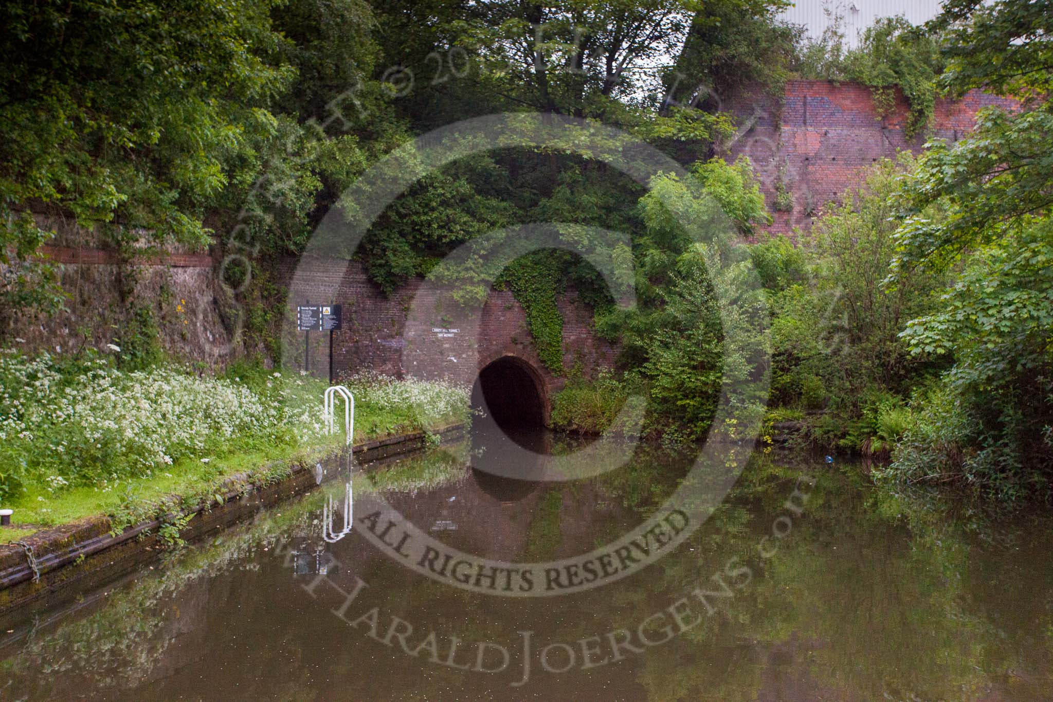 BCN Marathon Challenge 2014: Approaching Gosty Hill Tunnel on the Dudley No 2 Canal from the eastern side and in daytime.
Birmingham Canal Navigation,


United Kingdom,
on 25 May 2014 at 05:43, image #191