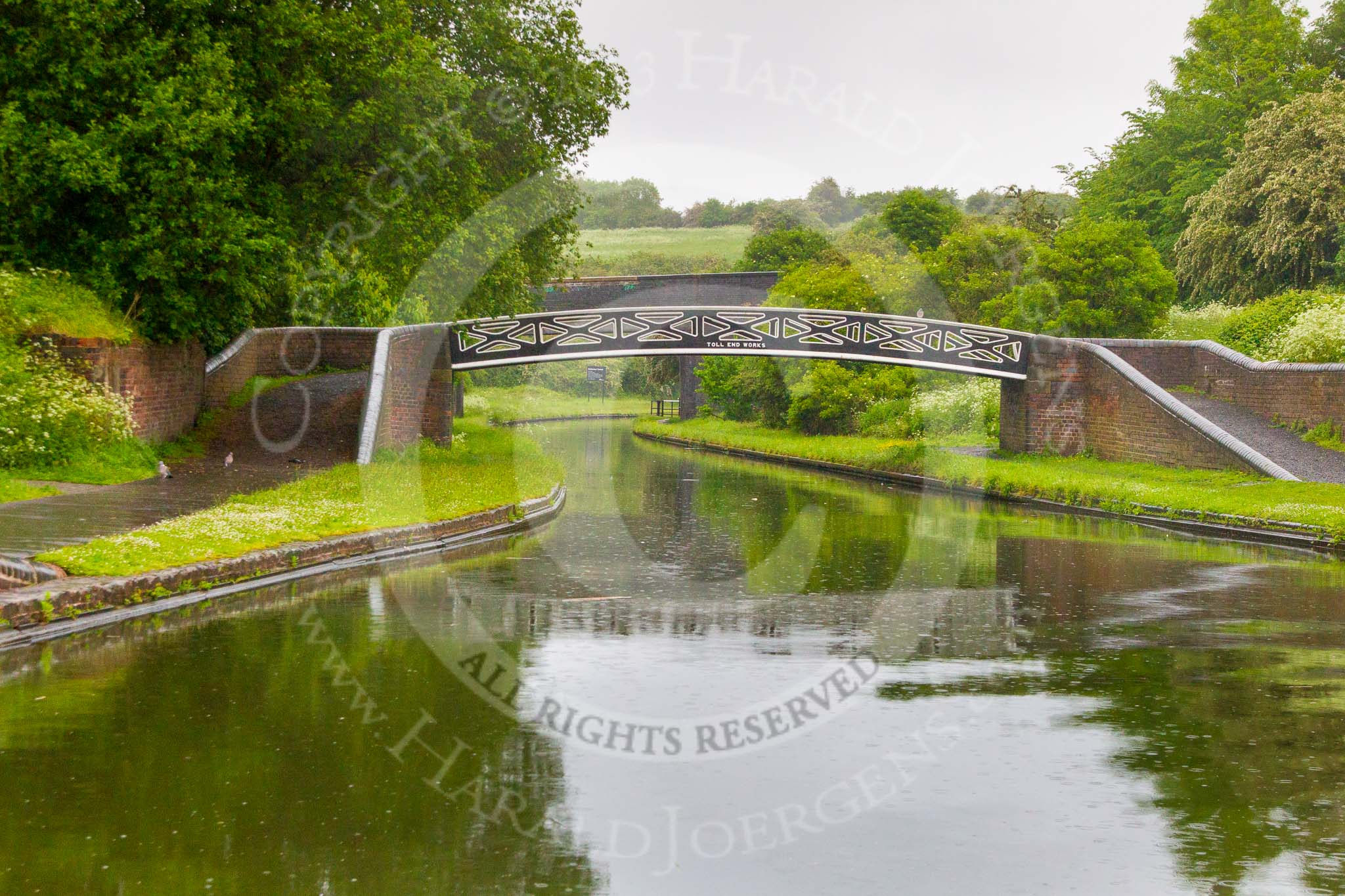 BCN Marathon Challenge 2014: Toll End Works rowing brige over the Dudley No 1 Canal at Windmill End Junction, with Netherton Tunnel ahead.
Birmingham Canal Navigation,


United Kingdom,
on 25 May 2014 at 06:36, image #202