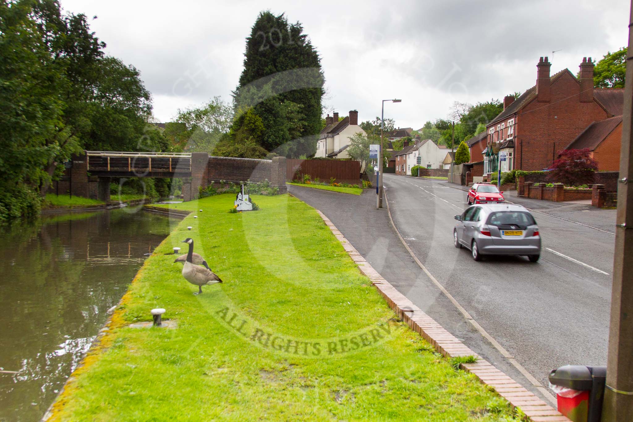 BCN Marathon Challenge 2014: Station Road on the right, and Granville Road crossing the Dudley No 2 Canal close to the entrance of Gosty Hill Tunnel.
Birmingham Canal Navigation,


United Kingdom,
on 25 May 2014 at 11:22, image #232