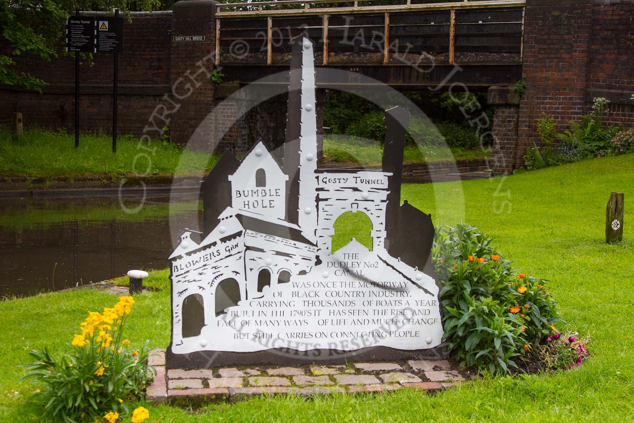 BCN Marathon Challenge 2014: Canal art at the Dudley No 2 Canal close to Gosty Hill Tunnel. "The Dudley No 2 Canal was once the Motorway of Black Country Industry, carrying thousands of Boats a Year. Built in the 1790s it has seen the rise and fall of many ways of life and much change, but still carries on connecting people"..
Birmingham Canal Navigation,


United Kingdom,
on 25 May 2014 at 11:23, image #233