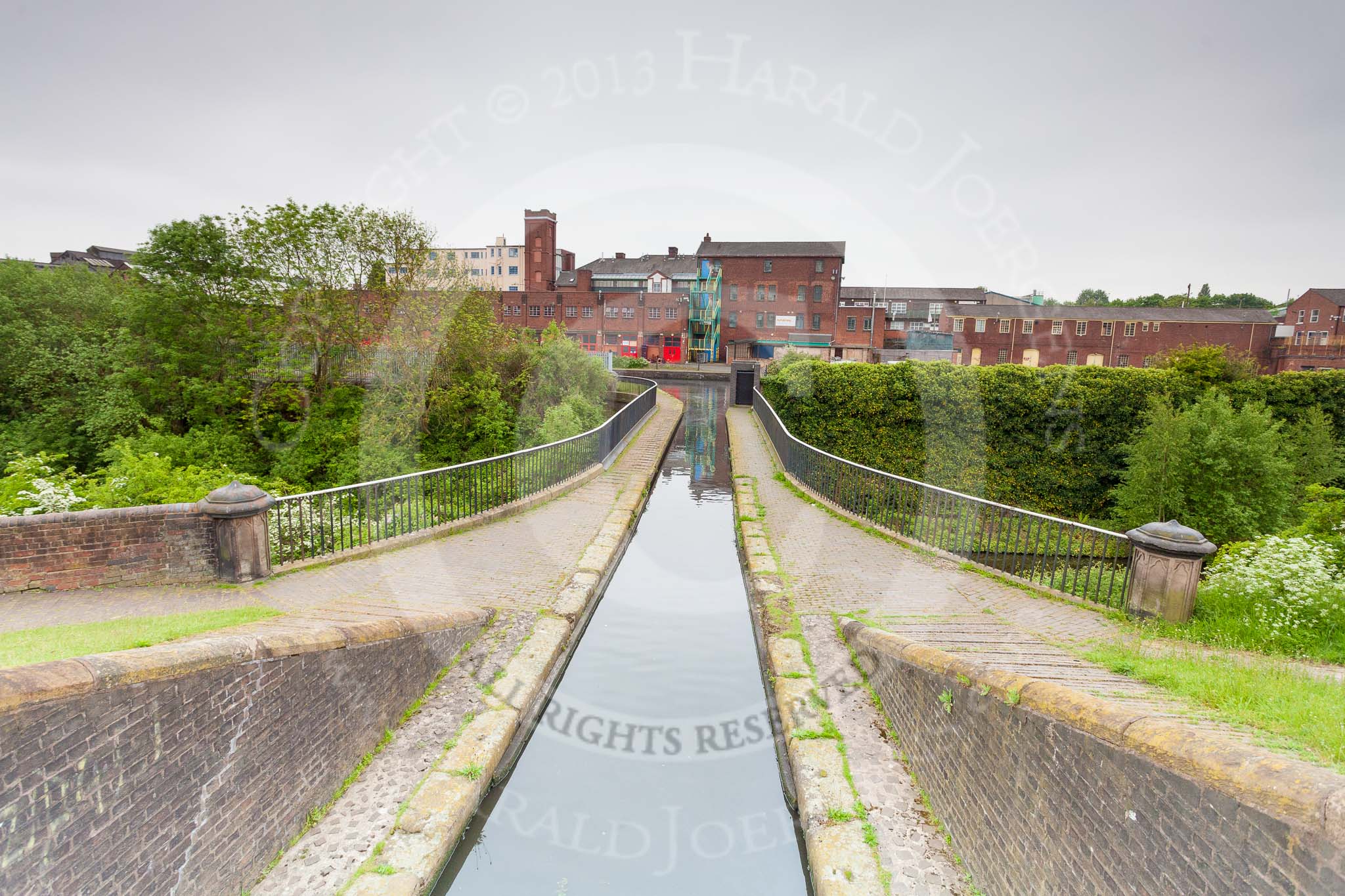 BCN 24h Marathon Challenge 2015: The Engine Arm seen from Engine Arm Junction, with the Telford Aqueduct over the Smethwick Cutting and BCN New Main Line.
Birmingham Canal Navigations,



on 23 May 2015 at 10:35, image #64