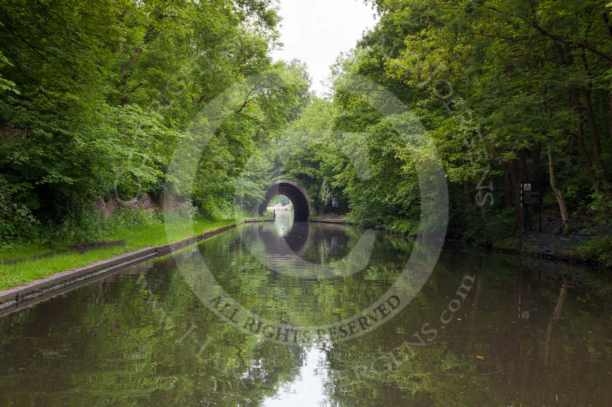 BCN 24h Marathon Challenge 2015: Smethwick Summit Tunnel (103" long) on the BCN Old Main Line.
Birmingham Canal Navigations,



on 23 May 2015 at 11:26, image #85