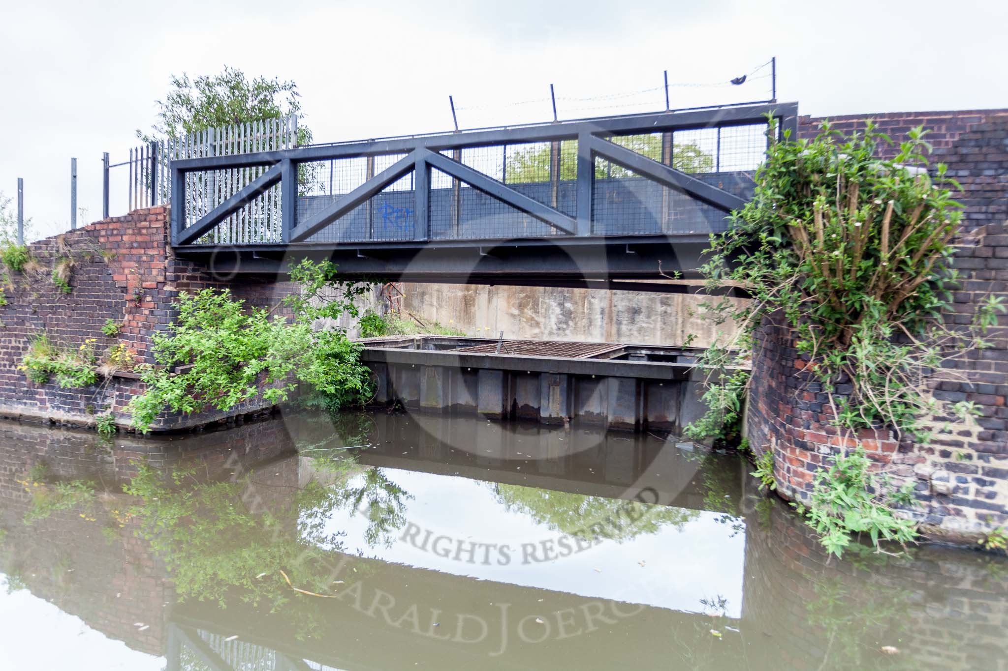 BCN 24h Marathon Challenge 2015: Factory bridge on the BCN New Main Line near Pudding Green Junction.
Birmingham Canal Navigations,



on 23 May 2015 at 12:45, image #103