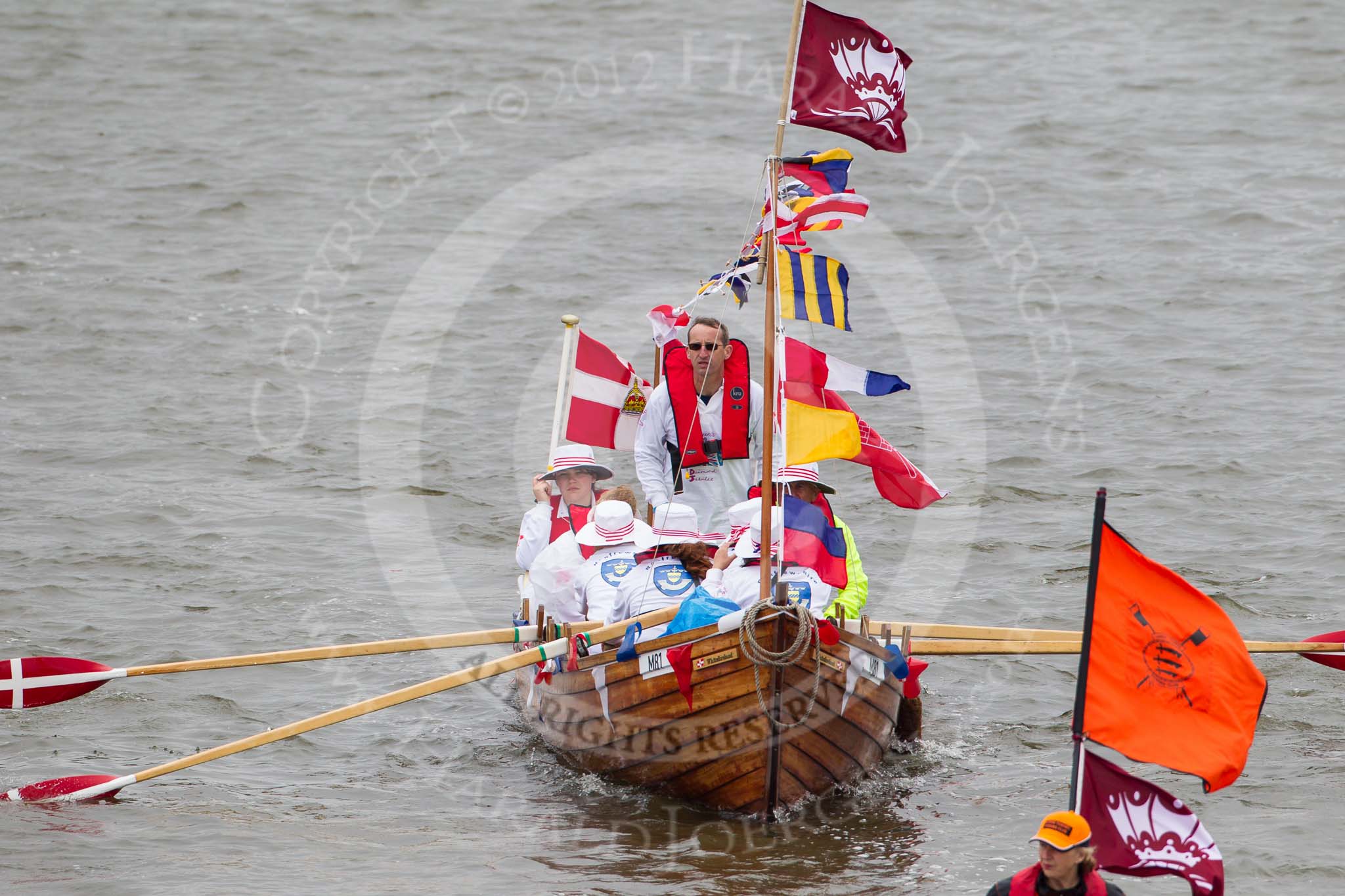 Thames Diamond Jubilee Pageant: PILOT GIGS, GIGS & CELTIC LONGBOATS- Whiteforeland (Renfrewshire) (M81)..
River Thames seen from Battersea Bridge,
London,

United Kingdom,
on 03 June 2012 at 14:42, image #100