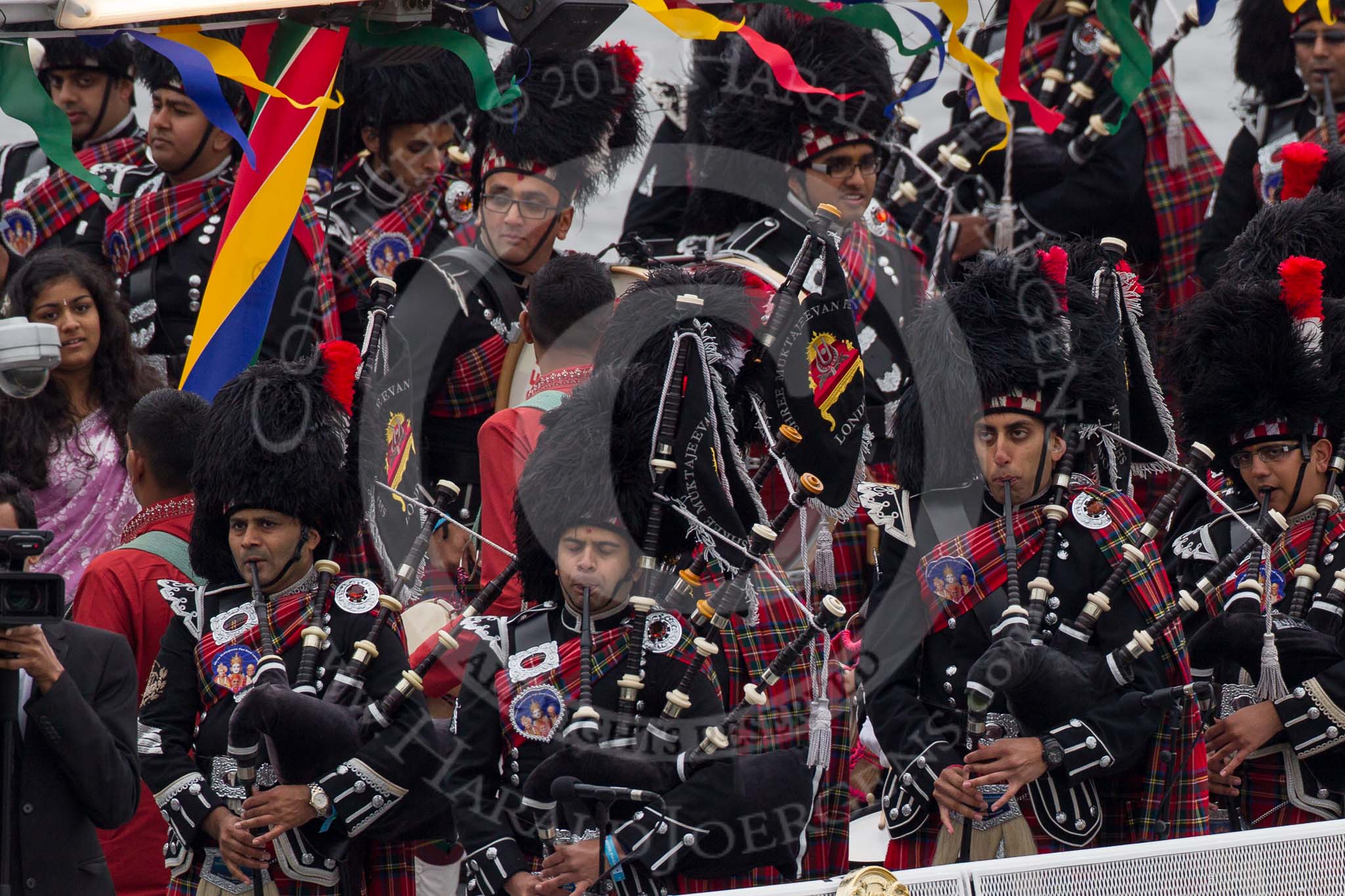 Thames Diamond Jubilee Pageant: SHREE MUKTAJEEVAN PIPE BAND & DHOL ENSEMBLE - City Alpha (H43)..
River Thames seen from Battersea Bridge,
London,

United Kingdom,
on 03 June 2012 at 15:19, image #324