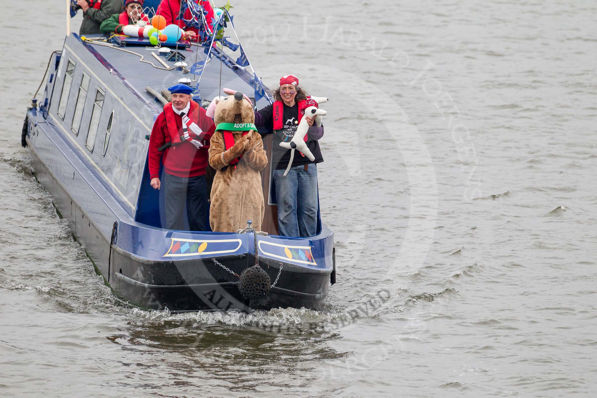 Thames Diamond Jubilee Pageant: NARROW BOATS-Indigo Dream (R72)..
River Thames seen from Battersea Bridge,
London,

United Kingdom,
on 03 June 2012 at 15:55, image #458