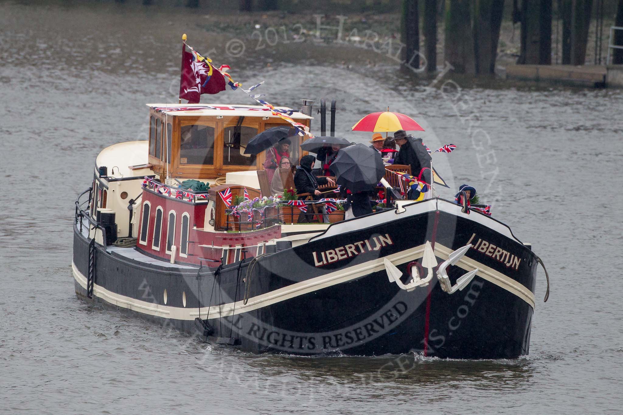 Thames Diamond Jubilee Pageant: BARGES-Libertijn of Alphen (R117)..
River Thames seen from Battersea Bridge,
London,

United Kingdom,
on 03 June 2012 at 16:02, image #503