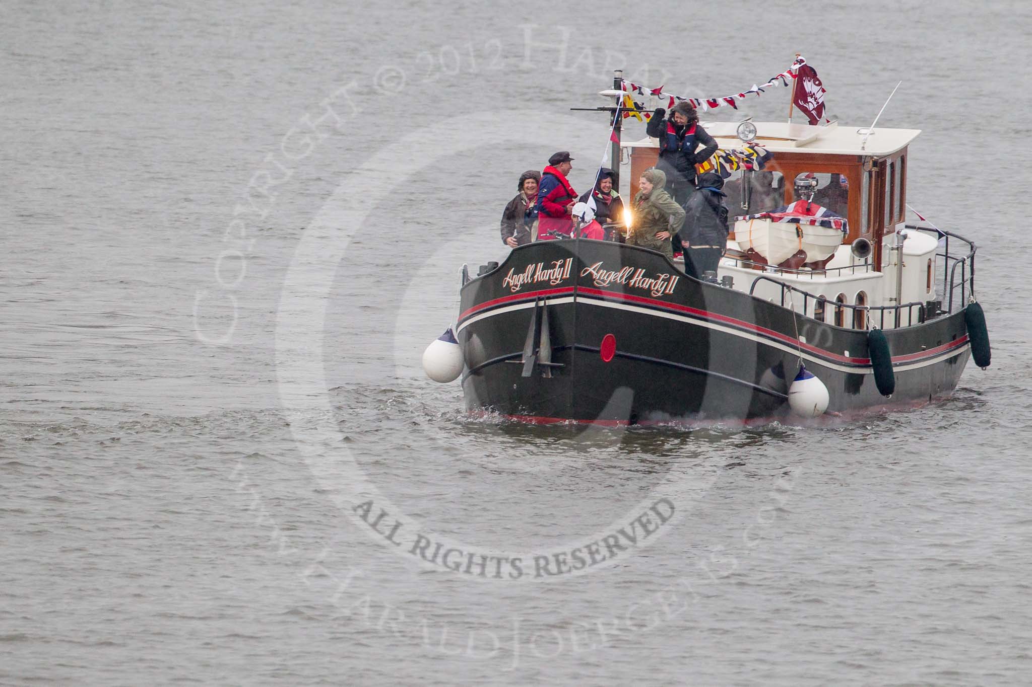 Thames Diamond Jubilee Pageant: BARGES-Angell Hardy II (R121)..
River Thames seen from Battersea Bridge,
London,

United Kingdom,
on 03 June 2012 at 16:03, image #506