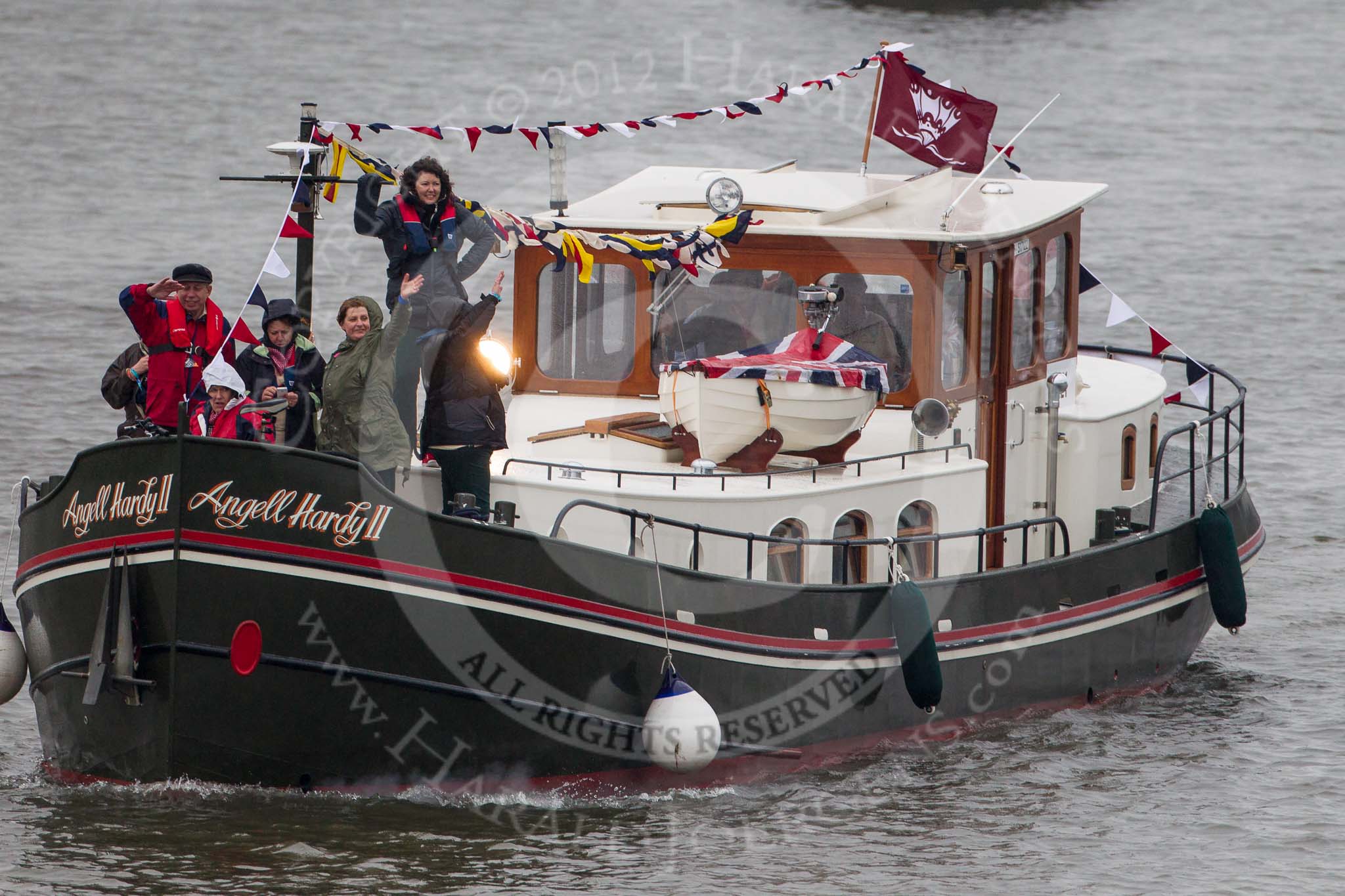 Thames Diamond Jubilee Pageant: BARGES-Angell Hardy II (R121)..
River Thames seen from Battersea Bridge,
London,

United Kingdom,
on 03 June 2012 at 16:04, image #510