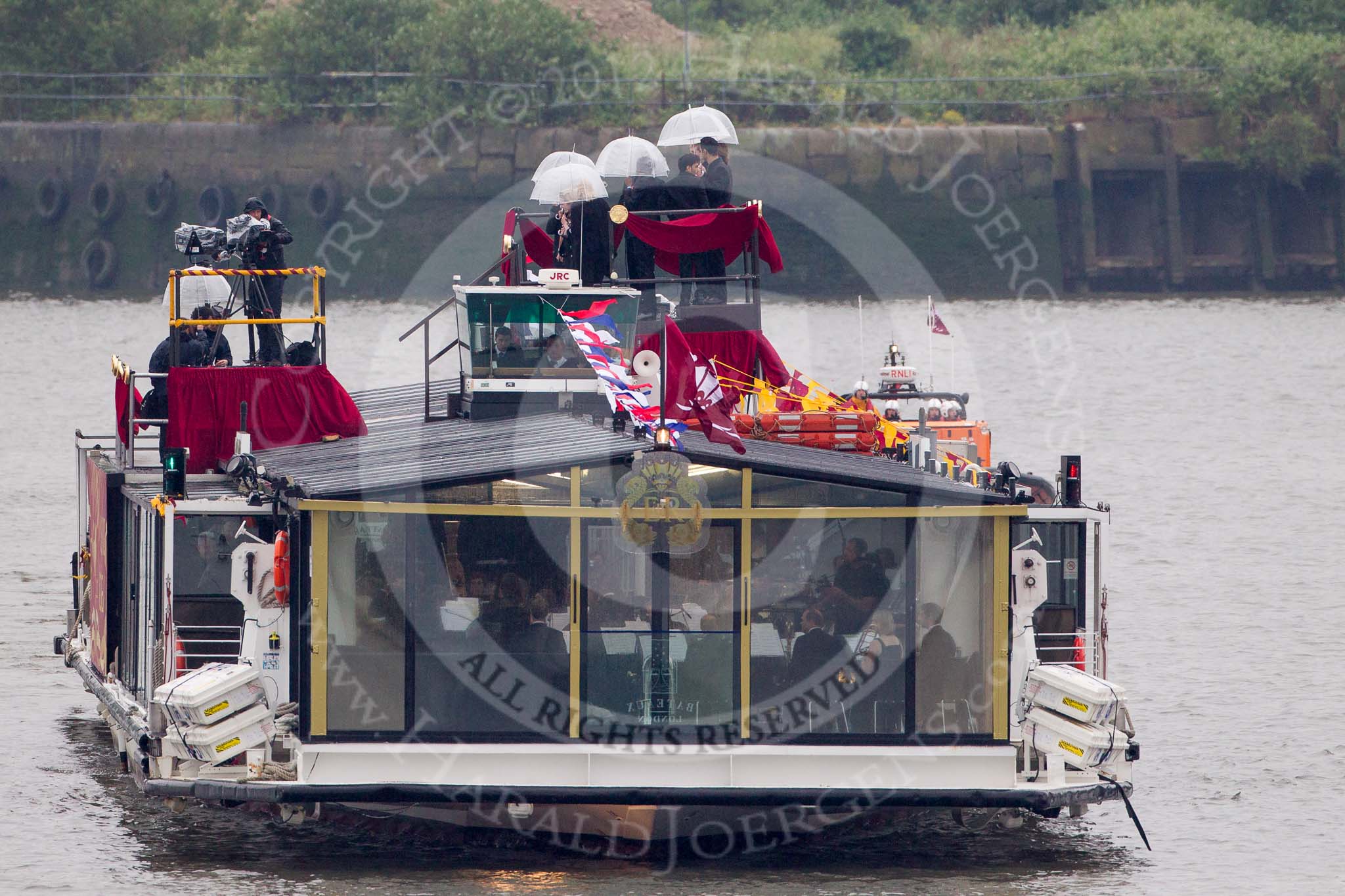 Thames Diamond Jubilee Pageant: LONDON SYMPHONY ORCHESTRA-Symphony (C77)..
River Thames seen from Battersea Bridge,
London,

United Kingdom,
on 03 June 2012 at 16:15, image #567