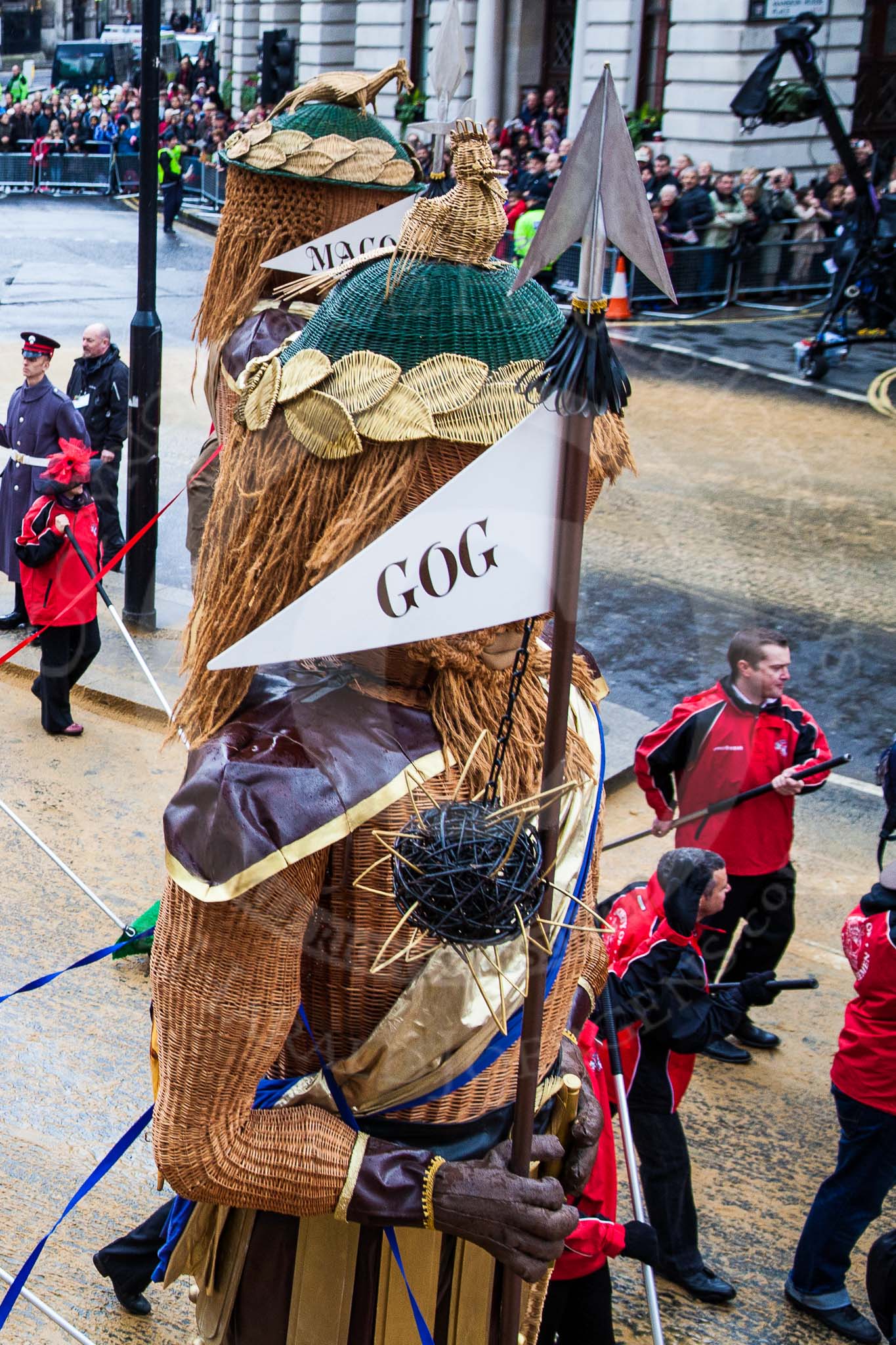 Lord Mayor's Show 2012: Society of Young Freemen / Gog&Magog / 100 Reg't RA(V) (100 Regiment Royal Artillery Volunteers)..
Press stand opposite Mansion House, City of London,
London,
Greater London,
United Kingdom,
on 10 November 2012 at 11:02, image #218