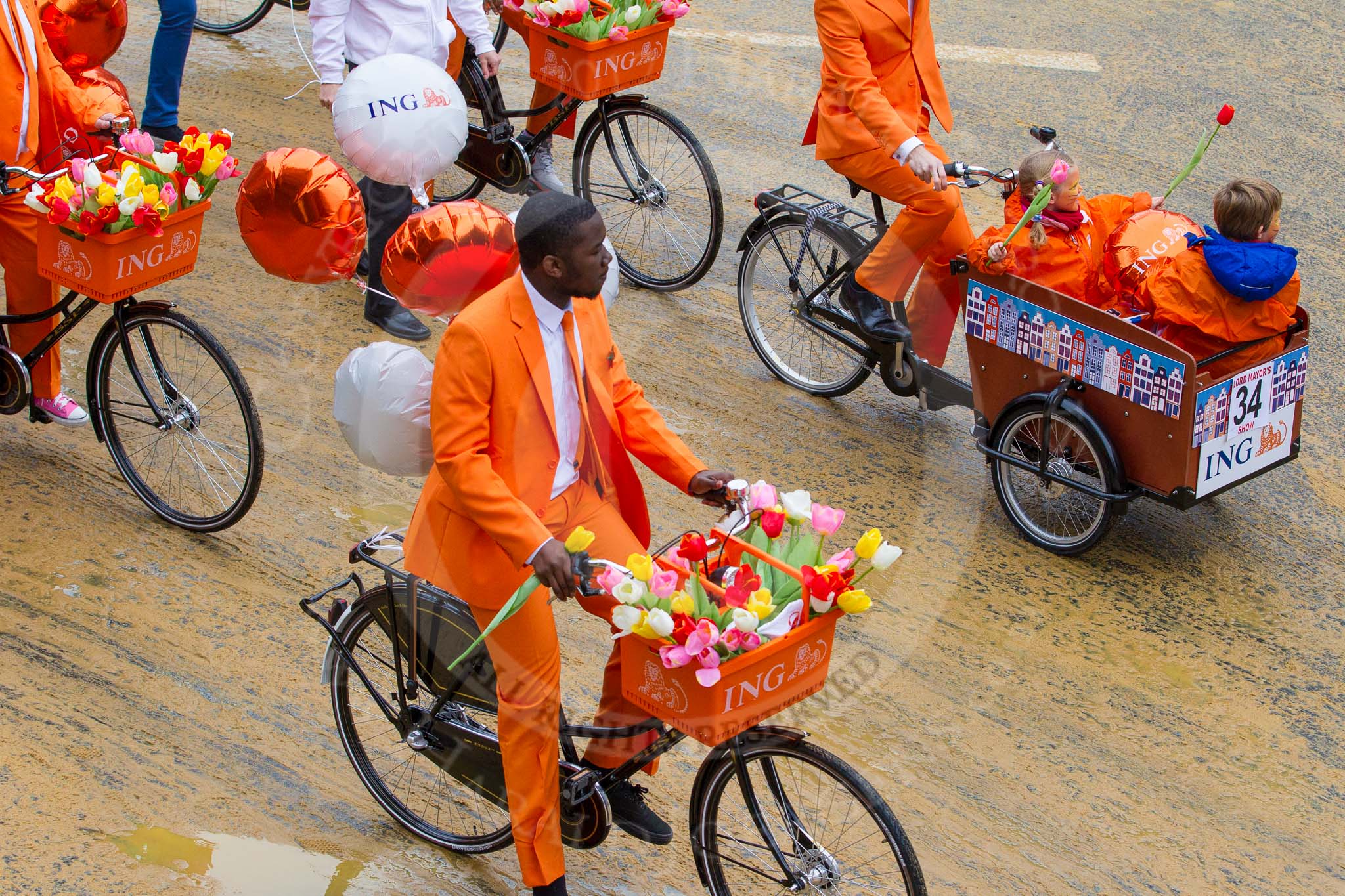 Lord Mayor's Show 2012: Entry 34 - ING Commercial Banking, bringing Amsterdam's 'orange spirit' to London..
Press stand opposite Mansion House, City of London,
London,
Greater London,
United Kingdom,
on 10 November 2012 at 11:14, image #522