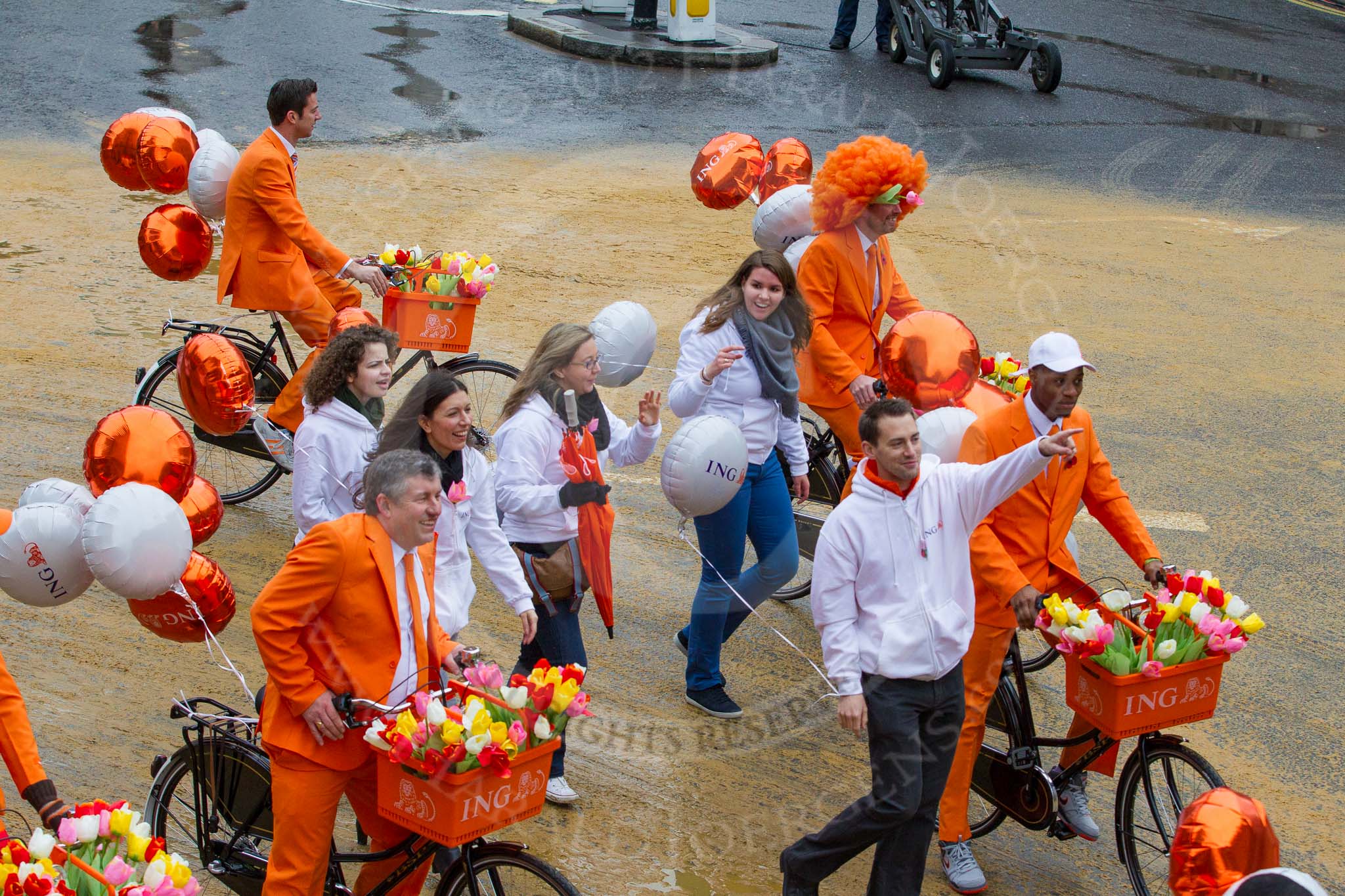 Lord Mayor's Show 2012: Entry 34 - ING Commercial Banking, bringing Amsterdam's 'orange spirit' to London..
Press stand opposite Mansion House, City of London,
London,
Greater London,
United Kingdom,
on 10 November 2012 at 11:14, image #523