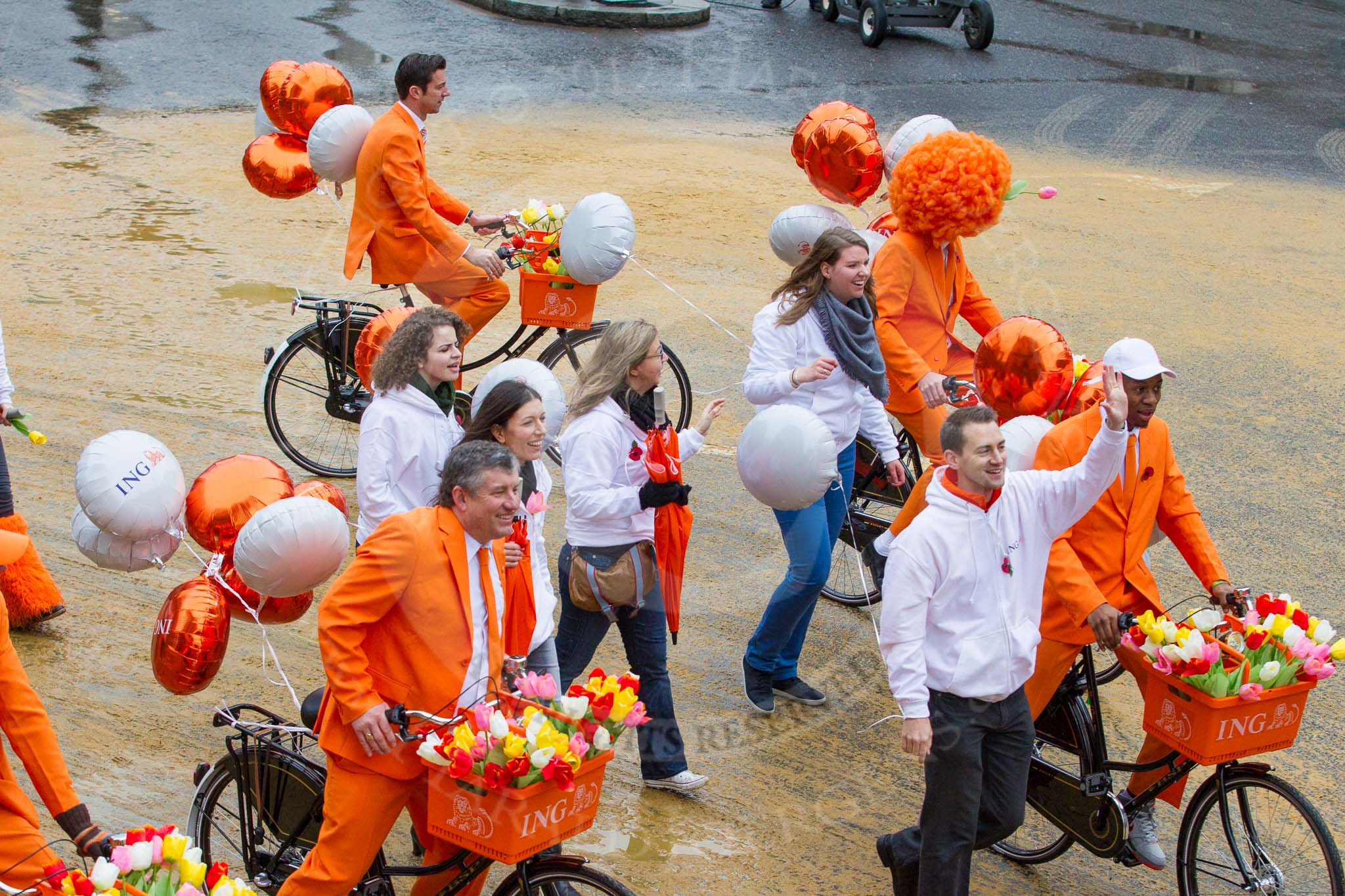 Lord Mayor's Show 2012: Entry 34 - ING Commercial Banking, bringing Amsterdam's 'orange spirit' to London..
Press stand opposite Mansion House, City of London,
London,
Greater London,
United Kingdom,
on 10 November 2012 at 11:14, image #524