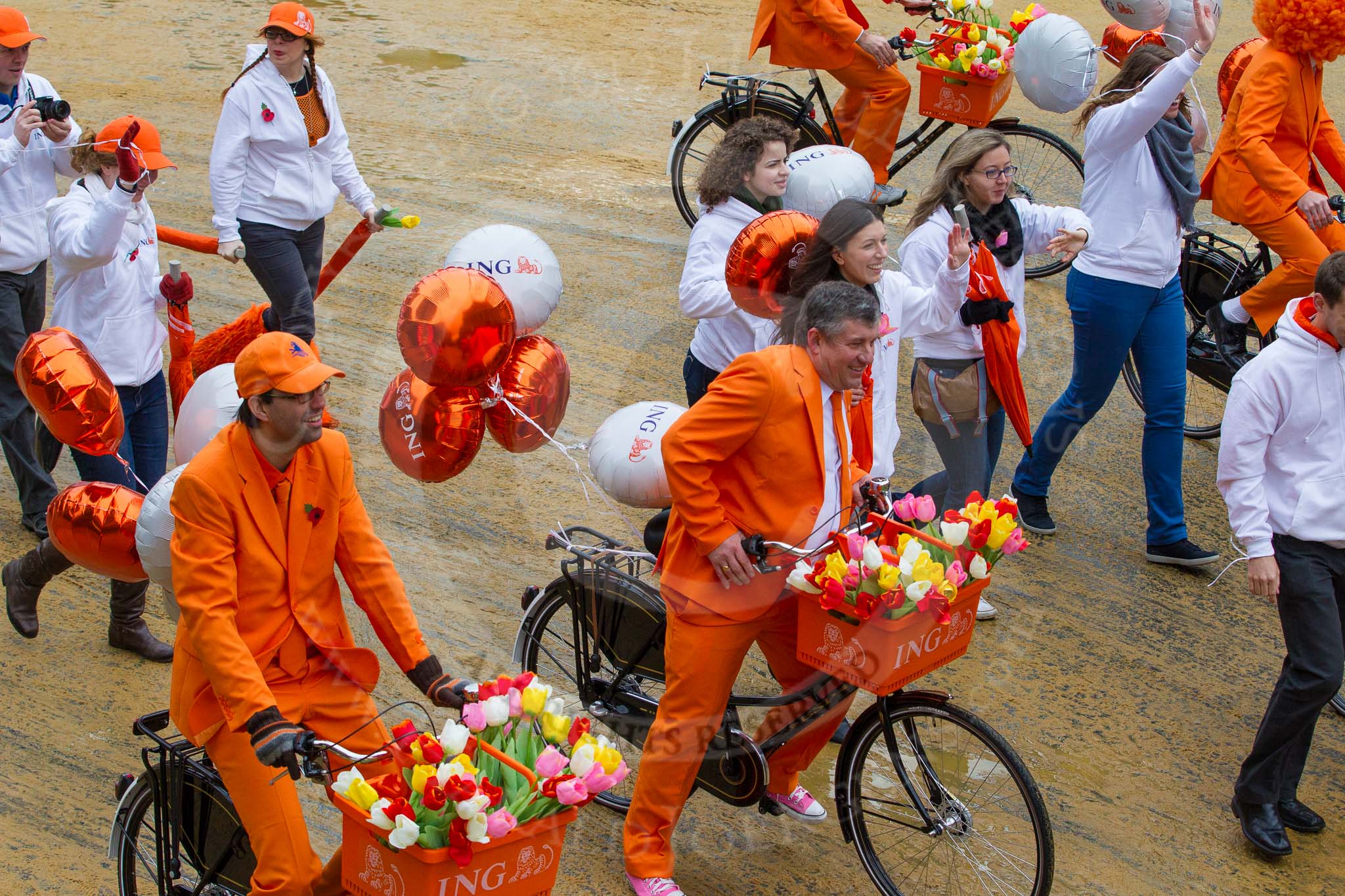 Lord Mayor's Show 2012: Entry 34 - ING Commercial Banking, bringing Amsterdam's 'orange spirit' to London..
Press stand opposite Mansion House, City of London,
London,
Greater London,
United Kingdom,
on 10 November 2012 at 11:14, image #525
