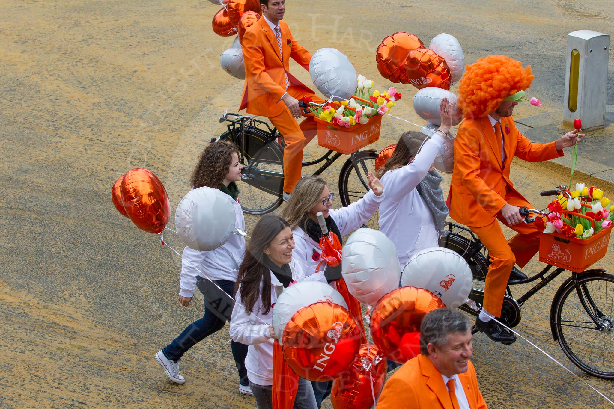 Lord Mayor's Show 2012: Entry 34 - ING Commercial Banking, bringing Amsterdam's 'orange spirit' to London..
Press stand opposite Mansion House, City of London,
London,
Greater London,
United Kingdom,
on 10 November 2012 at 11:14, image #527