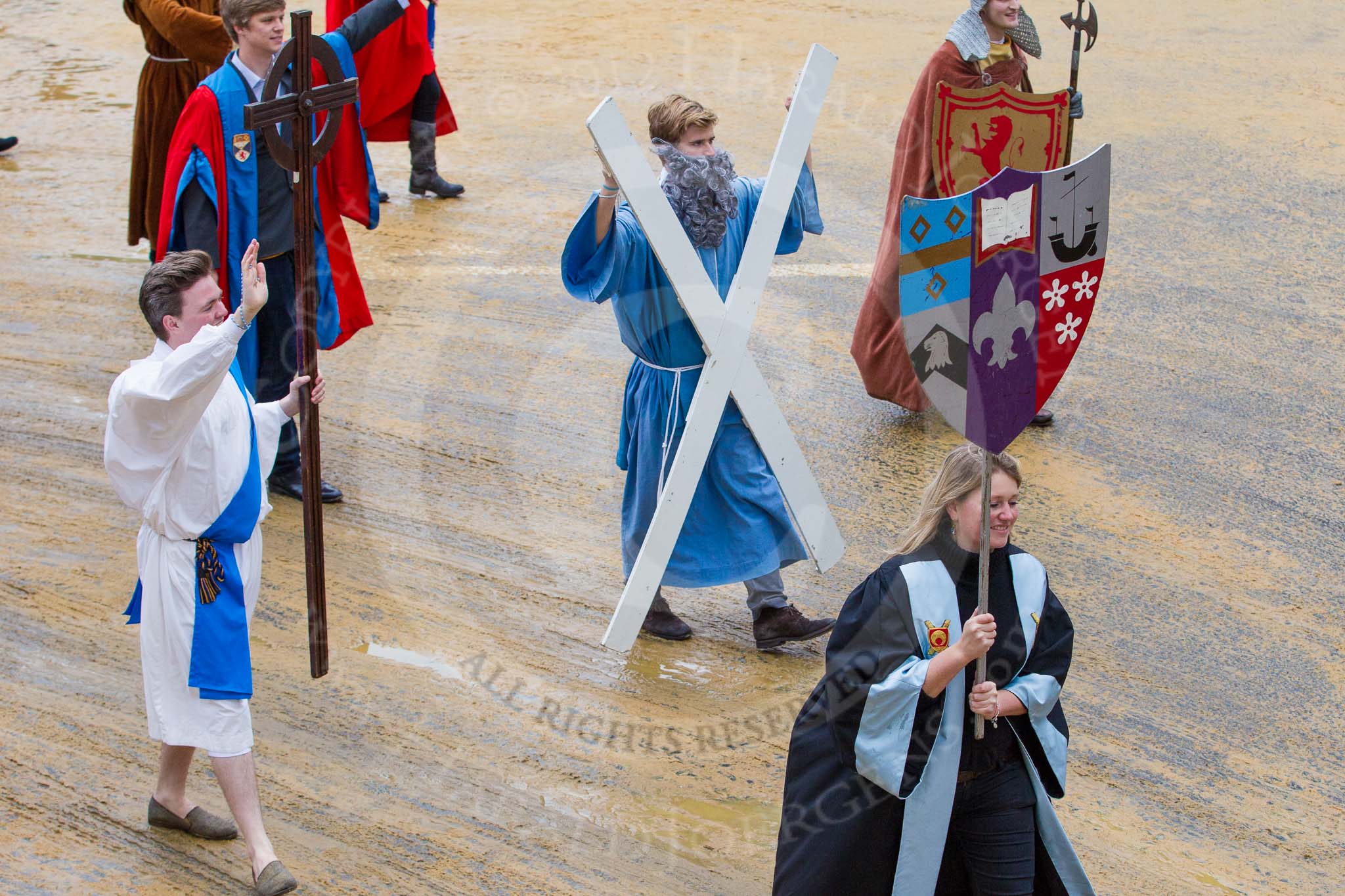 Lord Mayor's Show 2012: Entry 46 - University of St Andrews, celebrating its 600th anniversary..
Press stand opposite Mansion House, City of London,
London,
Greater London,
United Kingdom,
on 10 November 2012 at 11:20, image #631