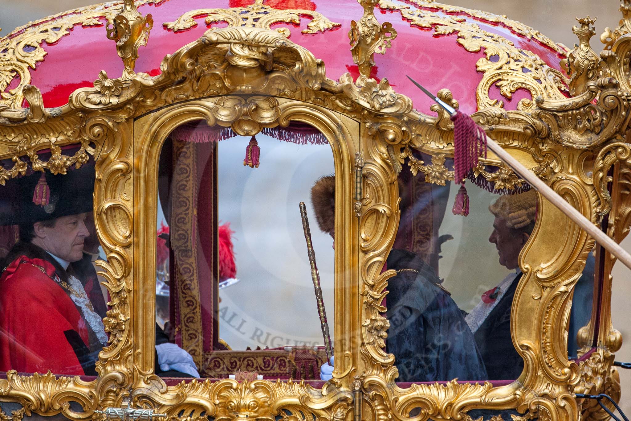 Photo 1211101212131D2126108HaraldJoergensE1613 Lord Mayor's Show 2012: The new Lord Mayor, Roger Gifford, on his left the Chaplin, opposite the Sergeant of Arms and the Sword Bearer, Col. Richard Martin, in the State Coach, leaving for St Paul's Cathedral..
Press stand opposite Mansion House, City of London,
London,
Greater London,
United Kingdom,
on 10 November 2012 at 12:12, image #1942