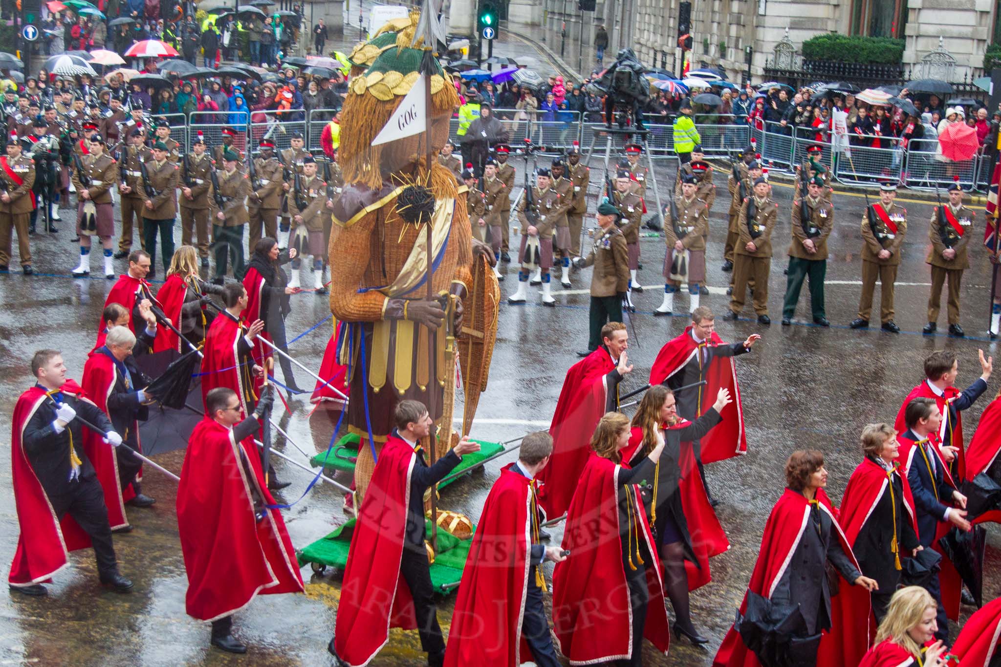Lord Mayor's Show 2013: 7-Society of Young Freemen, escorts the figures of God and Magog, traditional guardians of London..
Press stand opposite Mansion House, City of London,
London,
Greater London,
United Kingdom,
on 09 November 2013 at 11:03, image #191