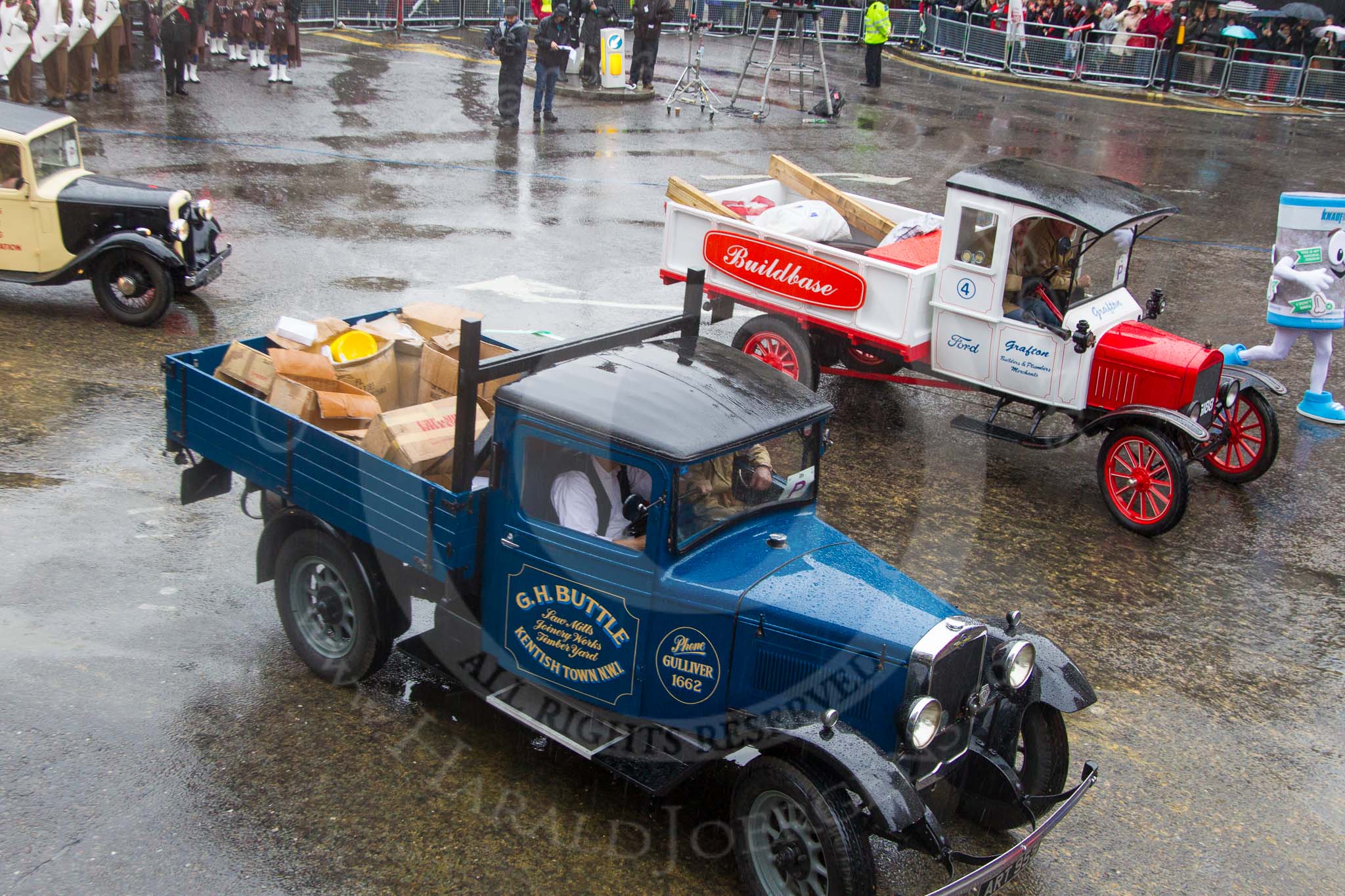 Lord Mayor's Show 2013: 13-Worshipful Company of Builders Merchants- celebrated their 50th anniversary in 2011 and recived Royal Charter in 2012..
Press stand opposite Mansion House, City of London,
London,
Greater London,
United Kingdom,
on 09 November 2013 at 11:06, image #271
