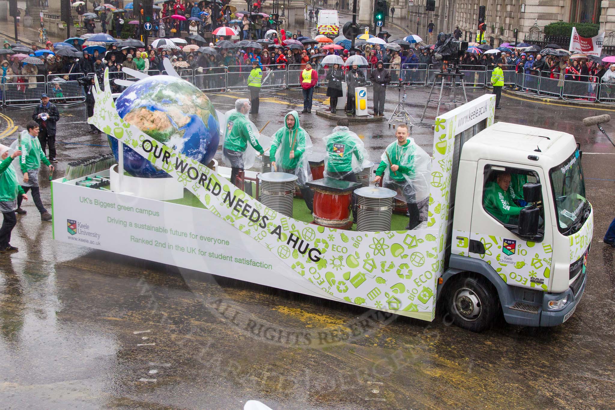 Lord Mayor's Show 2013: 40-Keele University-is proud to be supporting their alumna and honorary graduate the Lord Mayor of London Fiona Woolf..
Press stand opposite Mansion House, City of London,
London,
Greater London,
United Kingdom,
on 09 November 2013 at 11:22, image #509