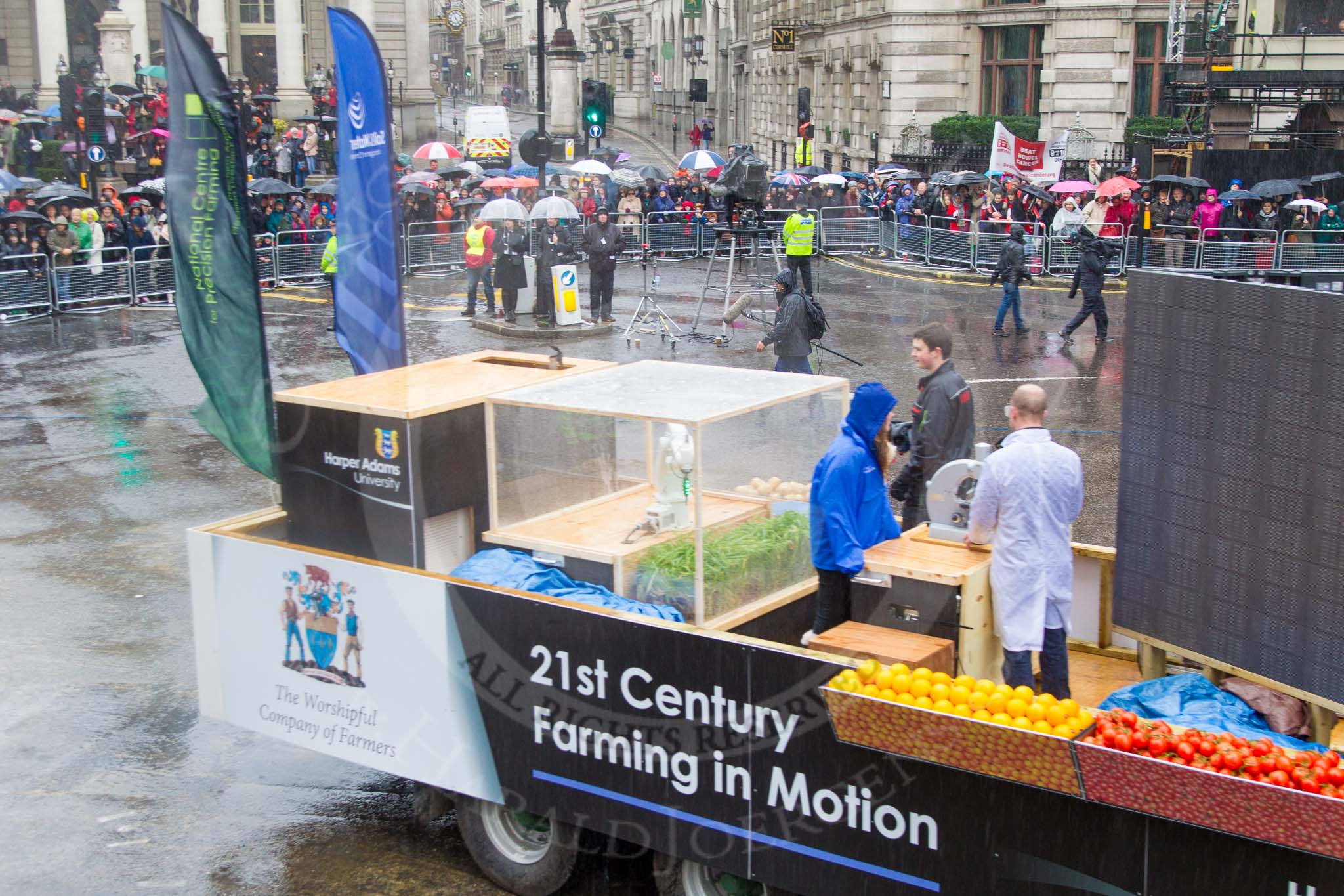 Lord Mayor's Show 2013: 46-Modern Livery Companies- Farmers.
Press stand opposite Mansion House, City of London,
London,
Greater London,
United Kingdom,
on 09 November 2013 at 11:25, image #583