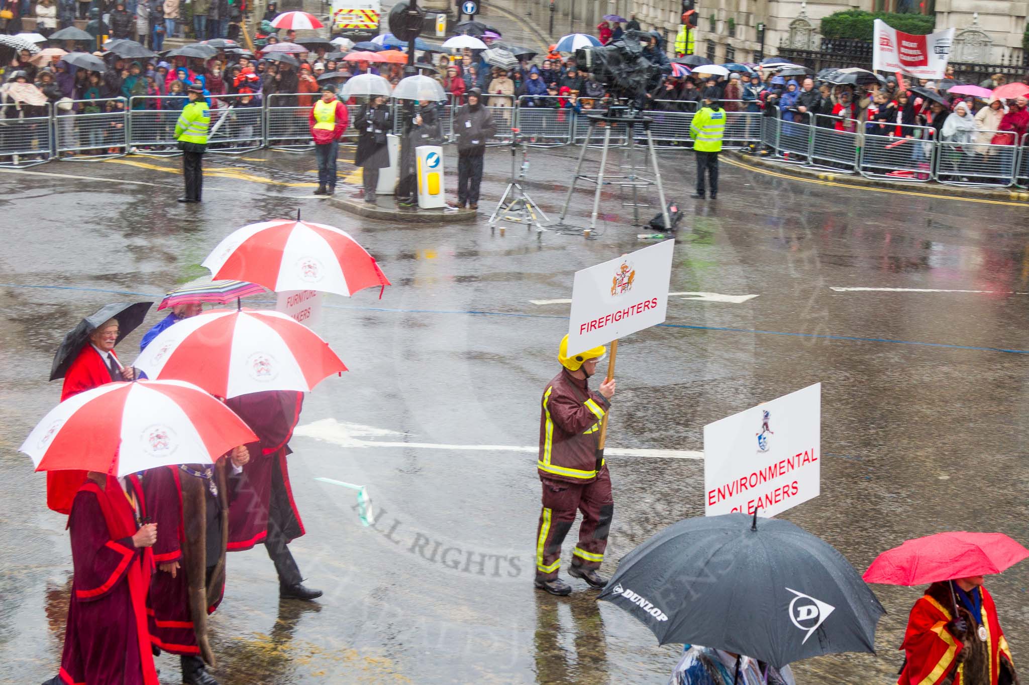 Lord Mayor's Show 2013: 46-Modern Livery Companies- Tobacco & Pipe Makers, Enviromental Cleaners, Firefighters..
Press stand opposite Mansion House, City of London,
London,
Greater London,
United Kingdom,
on 09 November 2013 at 11:25, image #588