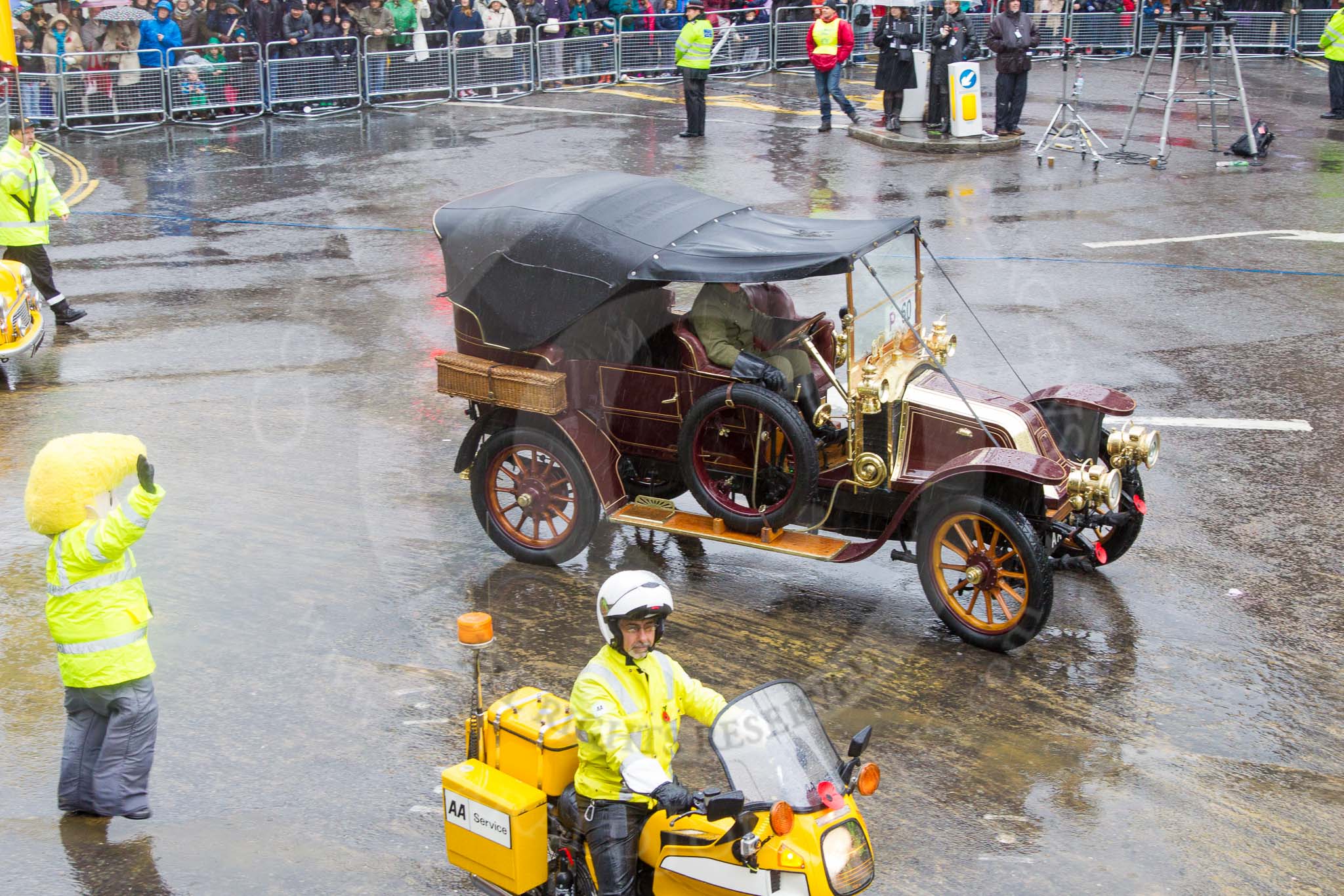 Lord Mayor's Show 2013: 60- The Automobile Association-AA1, the AA's 1904 Renault, and AA2 , a 1918 Chater-Lea motorcycle lead the AAs procession of historical amd modern patrol vehicles..
Press stand opposite Mansion House, City of London,
London,
Greater London,
United Kingdom,
on 09 November 2013 at 11:32, image #758