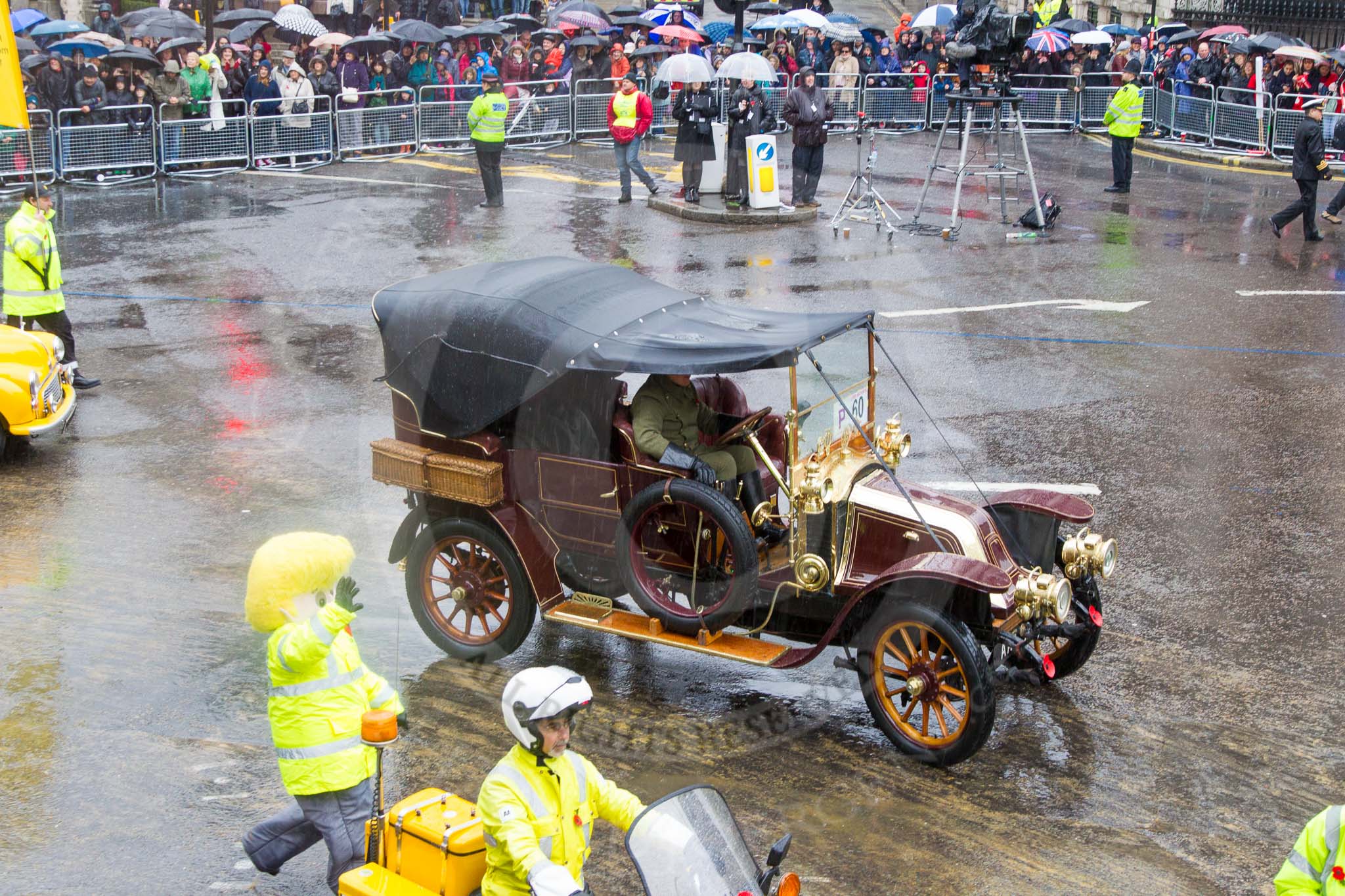 Lord Mayor's Show 2013: 60- The Automobile Association-AA1, the AA's 1904 Renault, and AA2 , a 1918 Chater-Lea motorcycle lead the AAs procession of historical amd modern patrol vehicles..
Press stand opposite Mansion House, City of London,
London,
Greater London,
United Kingdom,
on 09 November 2013 at 11:32, image #760